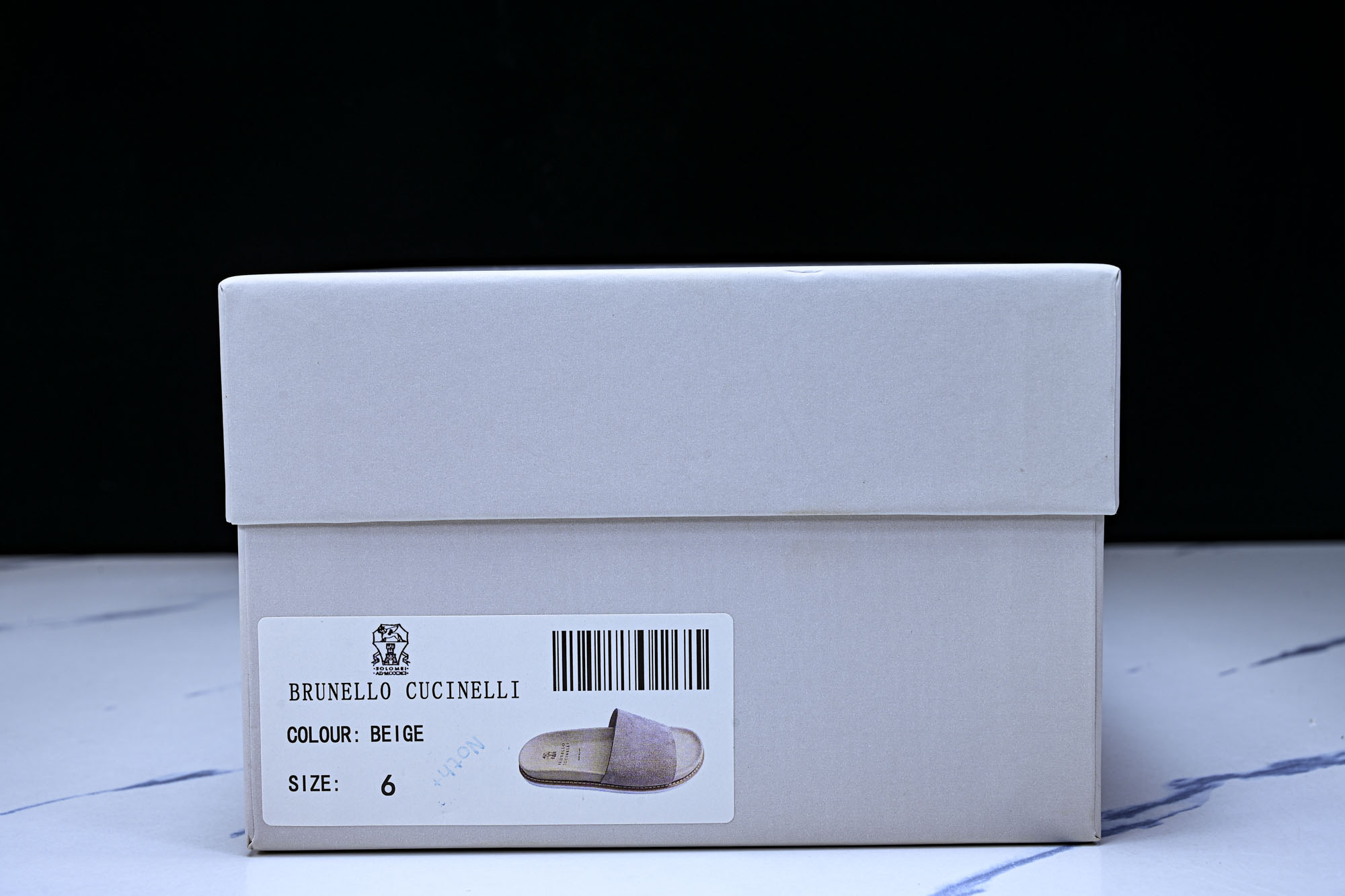 Brunello Cucinelli 绒面革平底套脚露趾一字拖鞋 MZUSOLY236CDK54 GREY #YZ006 Brunello Cucinelli 绒面革平底套脚露趾一字拖鞋 MZUSOLY236CDK54 GREY #YZ006