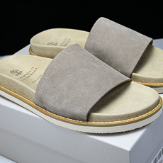 Brunello Cucinelli 绒面革平底套脚露趾一字拖鞋 MZUSOLY236CDK54 GREY #YZ006 Brunello Cucinelli 绒面革平底套脚露趾一字拖鞋 MZUSOLY236CDK54 GREY #YZ006