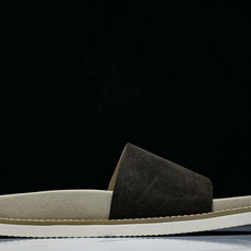 Brunello Cucinelli 绒面革平底套脚露趾一字拖鞋 MZUSOLY236CDK54 GREY_2 #YZ0 Brunello Cucinelli 绒面革平底套脚露趾一字拖鞋 MZUSOLY236CDK54 GREY_2 #YZ0