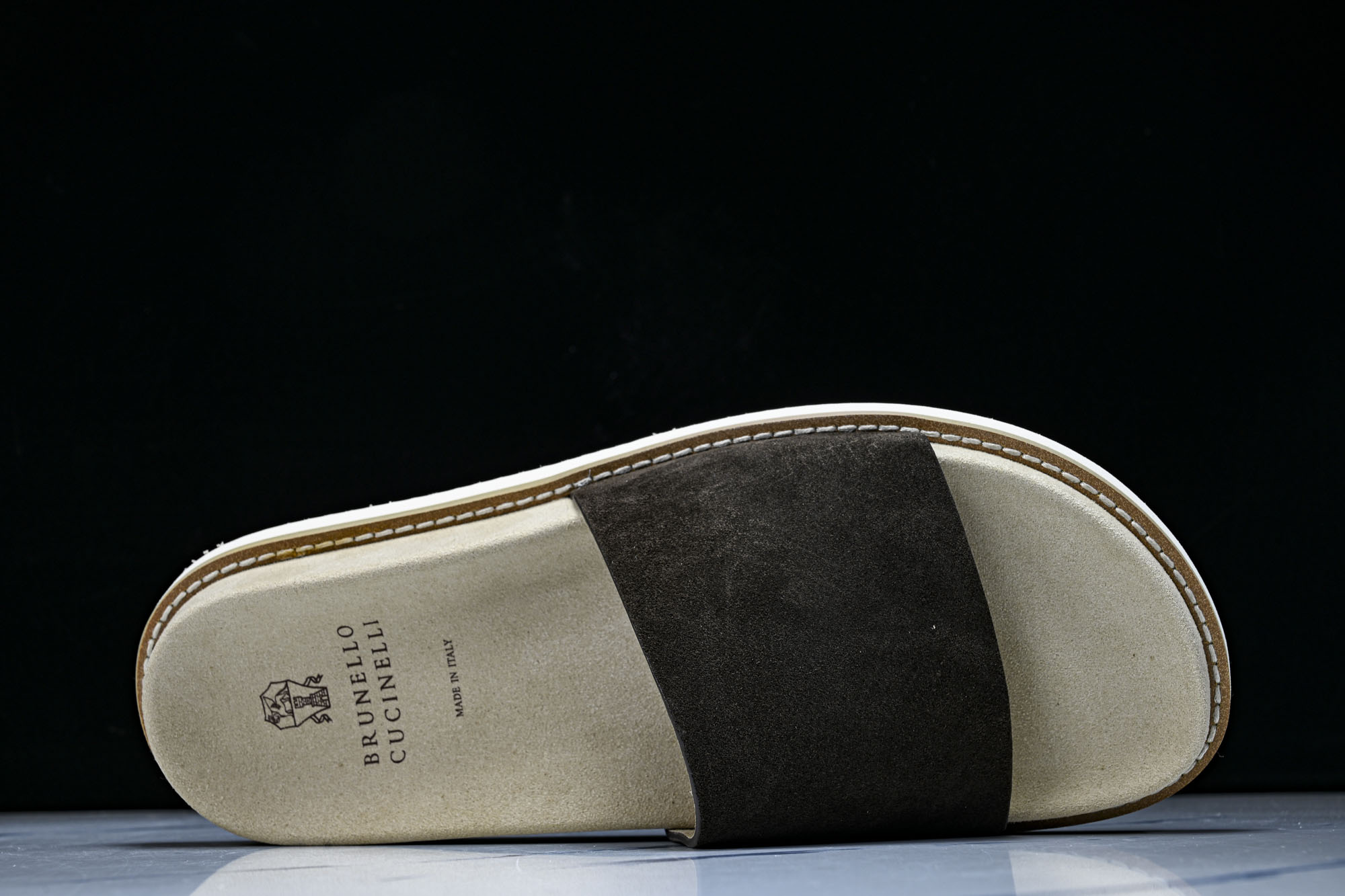 Brunello Cucinelli 绒面革平底套脚露趾一字拖鞋 MZUSOLY236CDK54 GREY_2 #YZ0 Brunello Cucinelli 绒面革平底套脚露趾一字拖鞋 MZUSOLY236CDK54 GREY_2 #YZ0