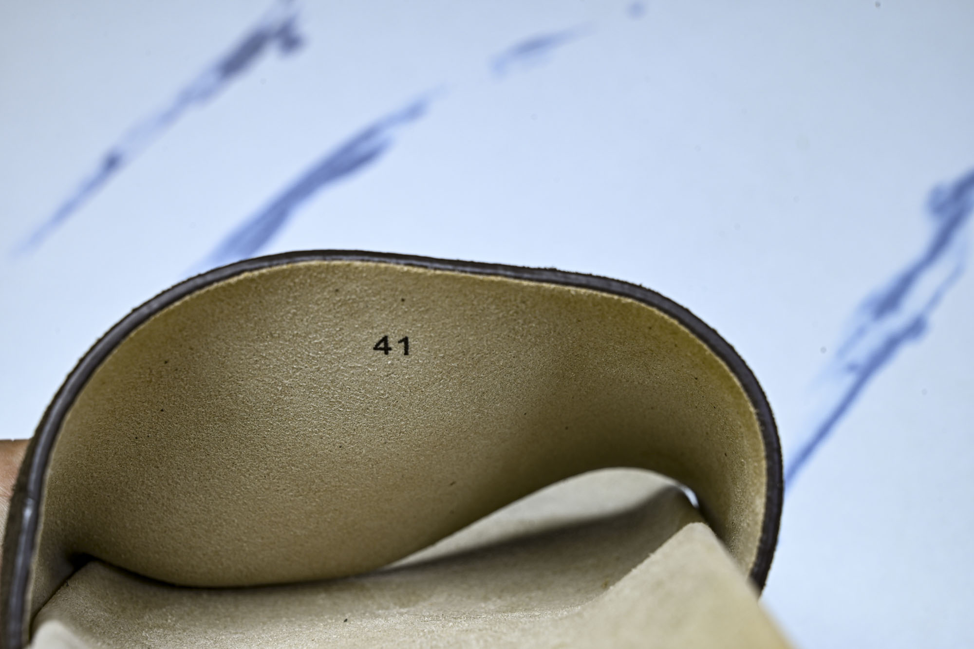 Brunello Cucinelli 绒面革平底套脚露趾一字拖鞋 MZUSOLY236CDK54 GREY_2 #YZ0 Brunello Cucinelli 绒面革平底套脚露趾一字拖鞋 MZUSOLY236CDK54 GREY_2 #YZ0