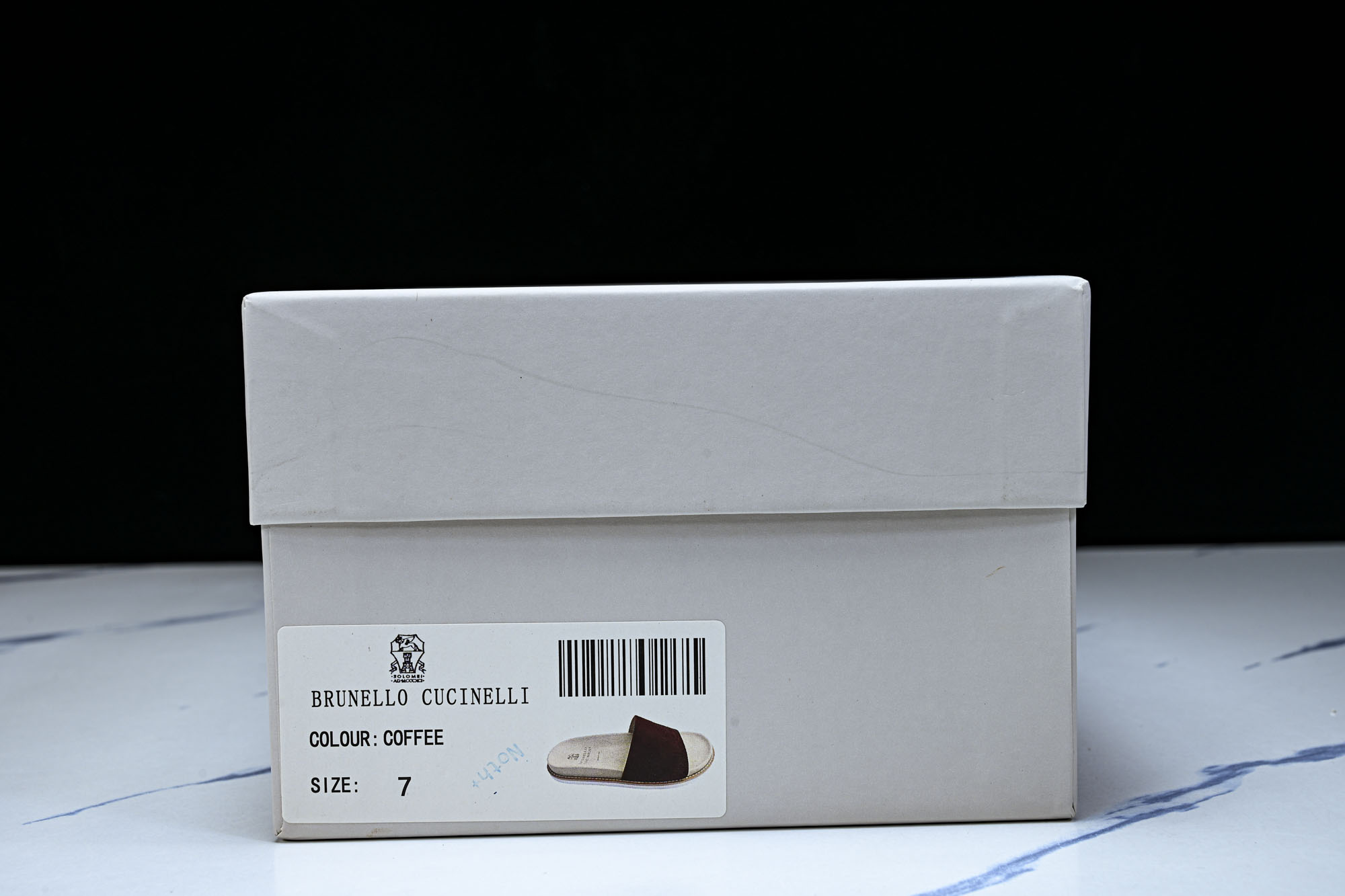 Brunello Cucinelli 绒面革平底套脚露趾一字拖鞋 MZUSOLY236CDK54 GREY_2 #YZ0 Brunello Cucinelli 绒面革平底套脚露趾一字拖鞋 MZUSOLY236CDK54 GREY_2 #YZ0