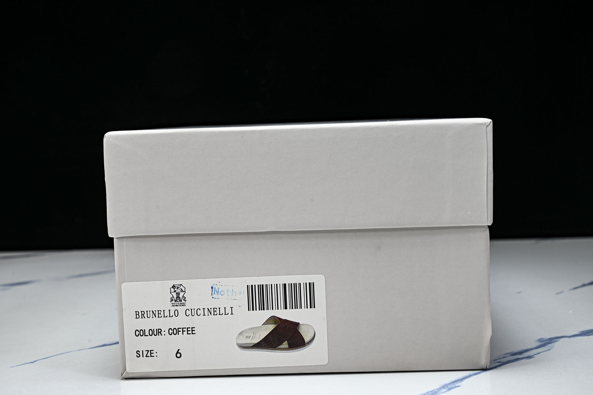 Brunello Cucinelli 绒面革平底套脚露趾一字拖鞋 MZUSOLY327CAY70 BROWN #YZ00 Brunello Cucinelli 绒面革平底套脚露趾一字拖鞋 MZUSOLY327CAY70 BROWN #YZ00