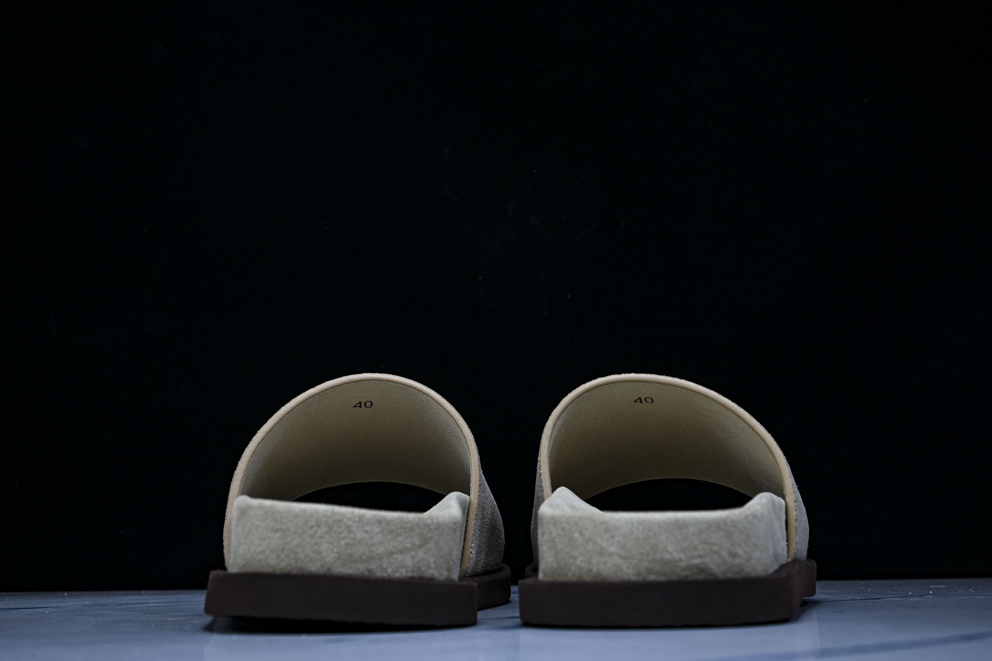 Brunello Cucinelli 七夕礼物春夏系列 男士绒面革交叉凉拖鞋 #YZ006 尺码:39 40 41 42 Brunello Cucinelli 七夕礼物春夏系列 男士绒面革交叉凉拖鞋 #YZ006 尺码:39 40 41 42