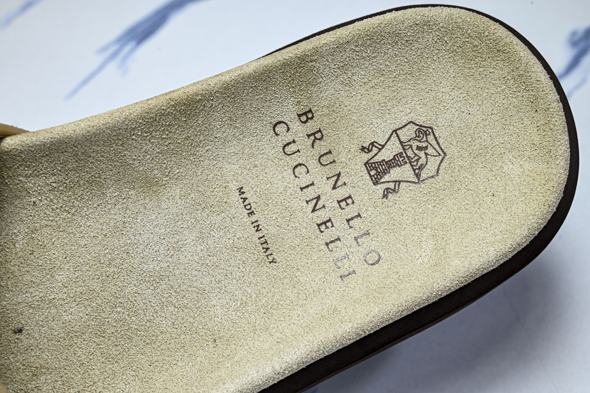 Brunello Cucinelli 七夕礼物春夏系列 男士绒面革交叉凉拖鞋 #YZ006 尺码:39 40 41 42 Brunello Cucinelli 七夕礼物春夏系列 男士绒面革交叉凉拖鞋 #YZ006 尺码:39 40 41 42