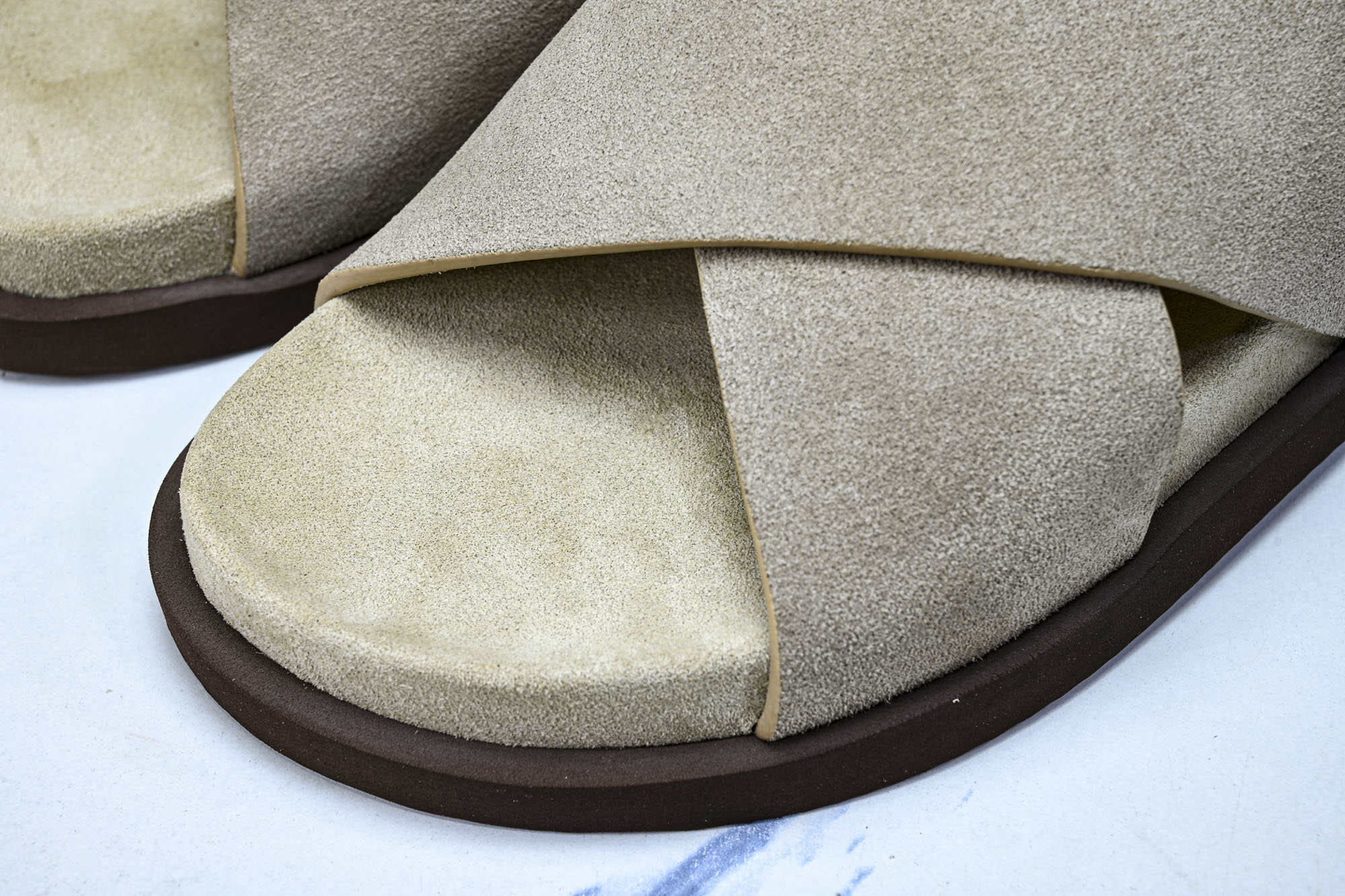 Brunello Cucinelli 七夕礼物春夏系列 男士绒面革交叉凉拖鞋_3 #YZ006 尺码:39 40 41 Brunello Cucinelli 七夕礼物春夏系列 男士绒面革交叉凉拖鞋_3 #YZ006 尺码:39 40 41