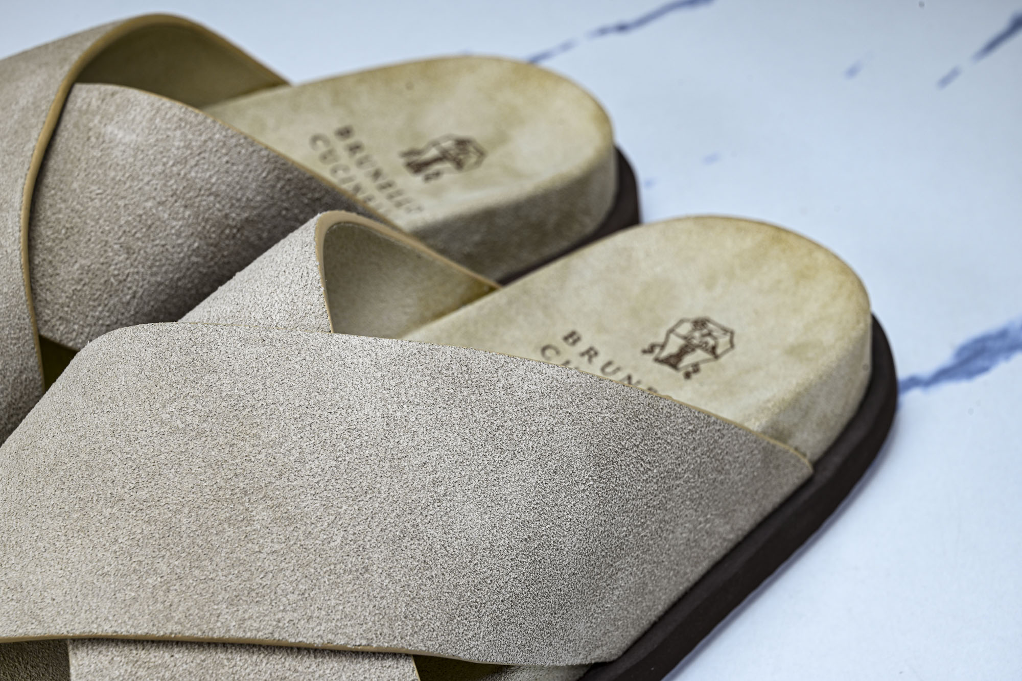 Brunello Cucinelli 七夕礼物春夏系列 男士绒面革交叉凉拖鞋_3 #YZ006 尺码:39 40 41 Brunello Cucinelli 七夕礼物春夏系列 男士绒面革交叉凉拖鞋_3 #YZ006 尺码:39 40 41