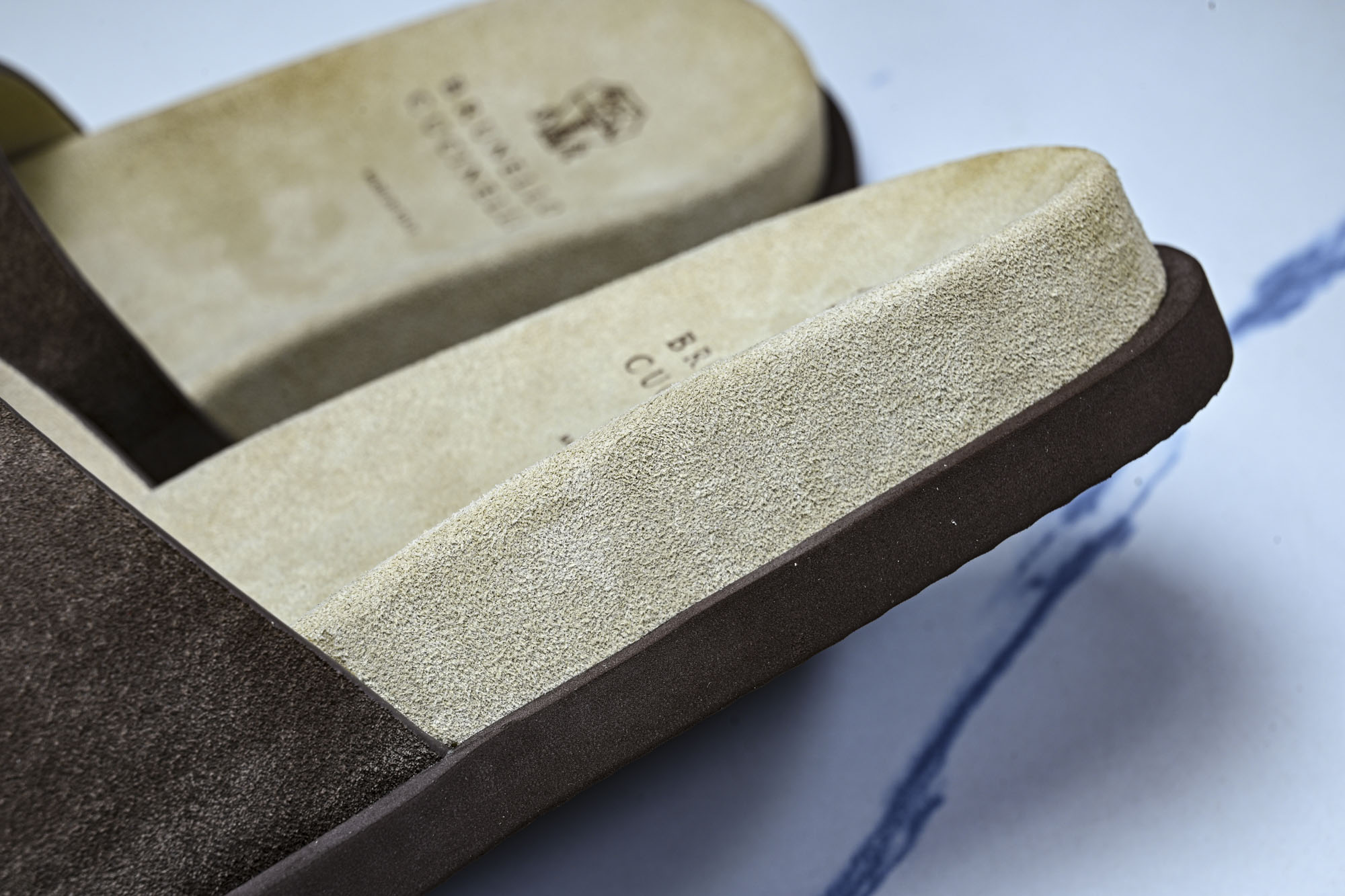 Brunello Cucinelli 七夕礼物春夏系列 男士绒面革交叉凉拖鞋_4 #YZ006 尺码:39 40 41 Brunello Cucinelli 七夕礼物春夏系列 男士绒面革交叉凉拖鞋_4 #YZ006 尺码:39 40 41