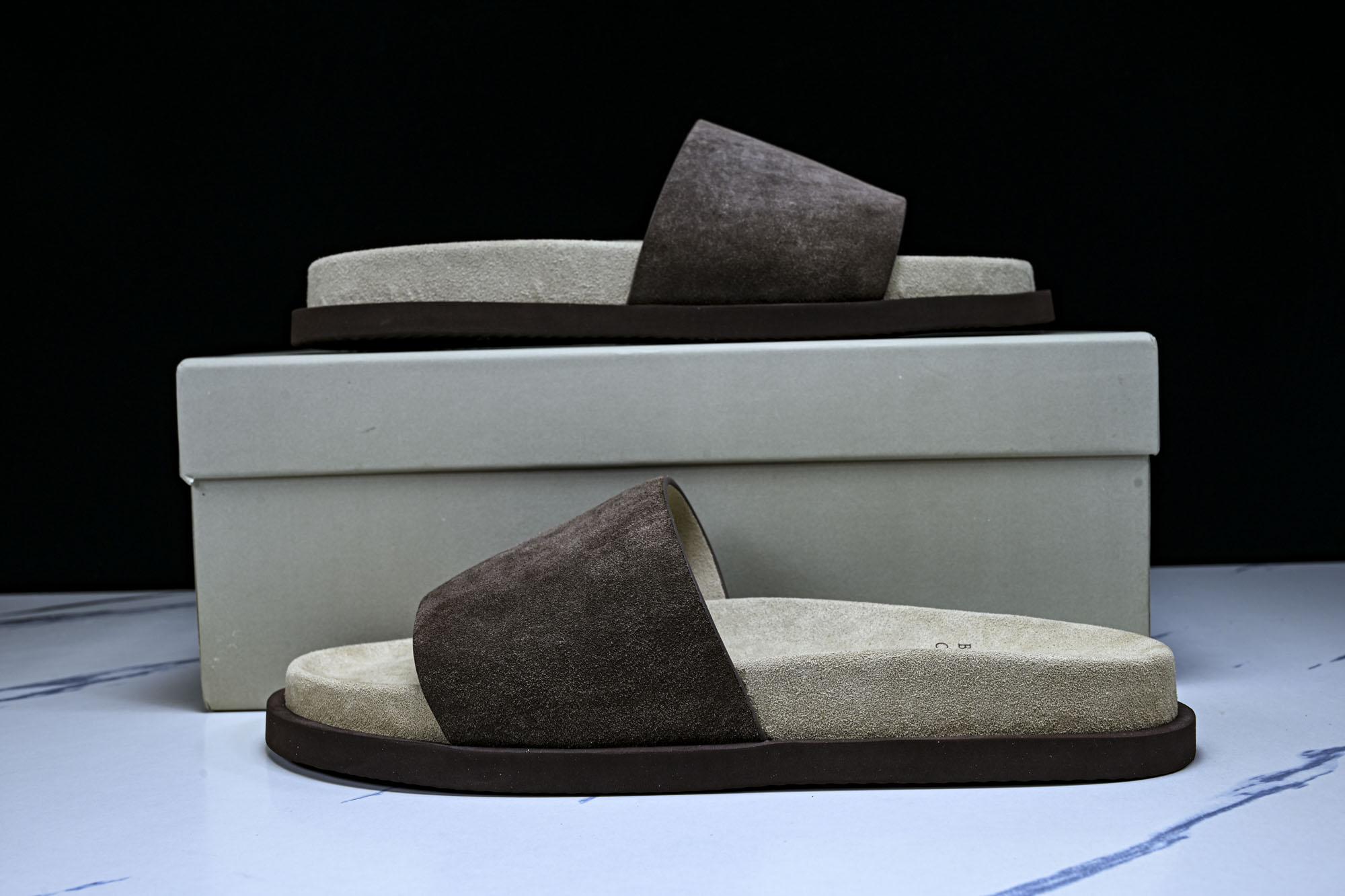 Brunello Cucinelli 七夕礼物春夏系列 男士绒面革交叉凉拖鞋_4 #YZ006 尺码:39 40 41 Brunello Cucinelli 七夕礼物春夏系列 男士绒面革交叉凉拖鞋_4 #YZ006 尺码:39 40 41