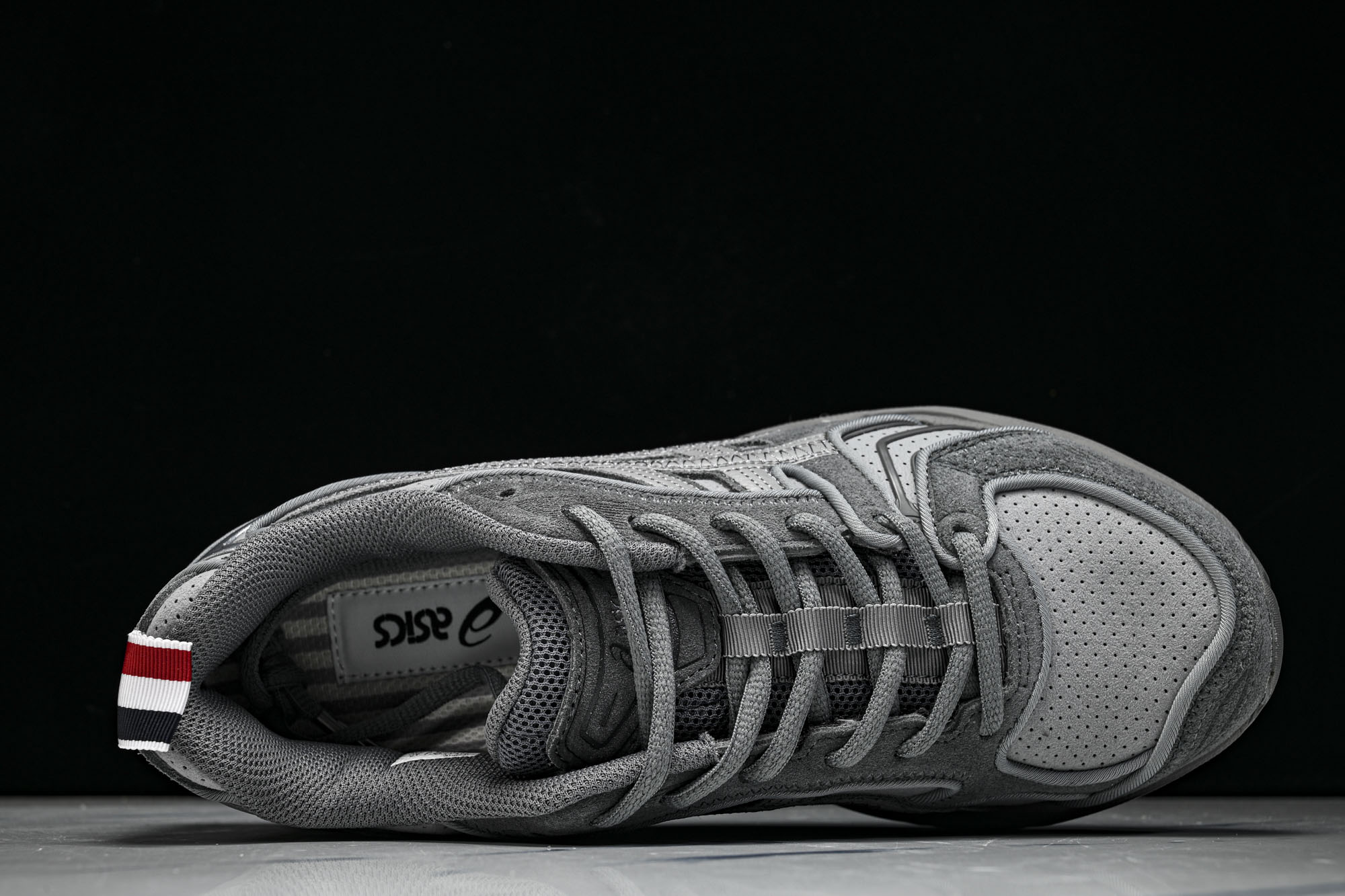 Thom Browne x Asics Gel-Kayano 14 联名款 亚瑟士运动休闲透气专业跑鞋 1203B110 Thom Browne x Asics Gel-Kayano 14 联名款 亚瑟士运动休闲透气专业跑鞋 1203B110
