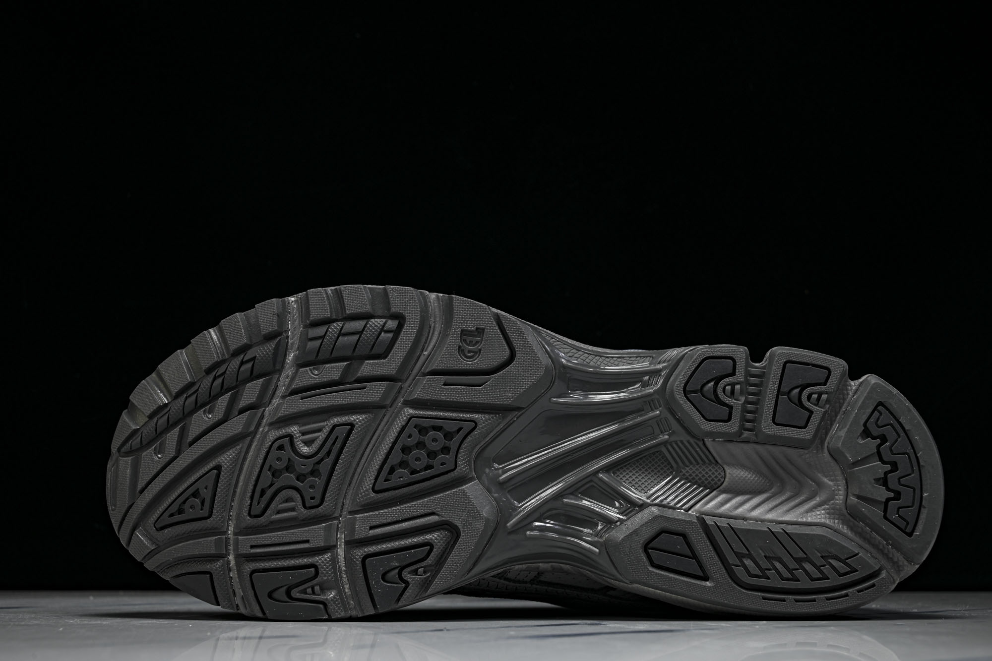 Thom Browne x Asics Gel-Kayano 14 联名款 亚瑟士运动休闲透气专业跑鞋 1203B110 Thom Browne x Asics Gel-Kayano 14 联名款 亚瑟士运动休闲透气专业跑鞋 1203B110
