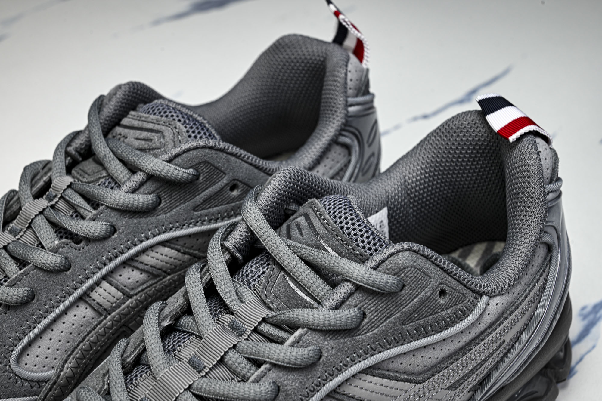 Thom Browne x Asics Gel-Kayano 14 联名款 亚瑟士运动休闲透气专业跑鞋 1203B110 Thom Browne x Asics Gel-Kayano 14 联名款 亚瑟士运动休闲透气专业跑鞋 1203B110