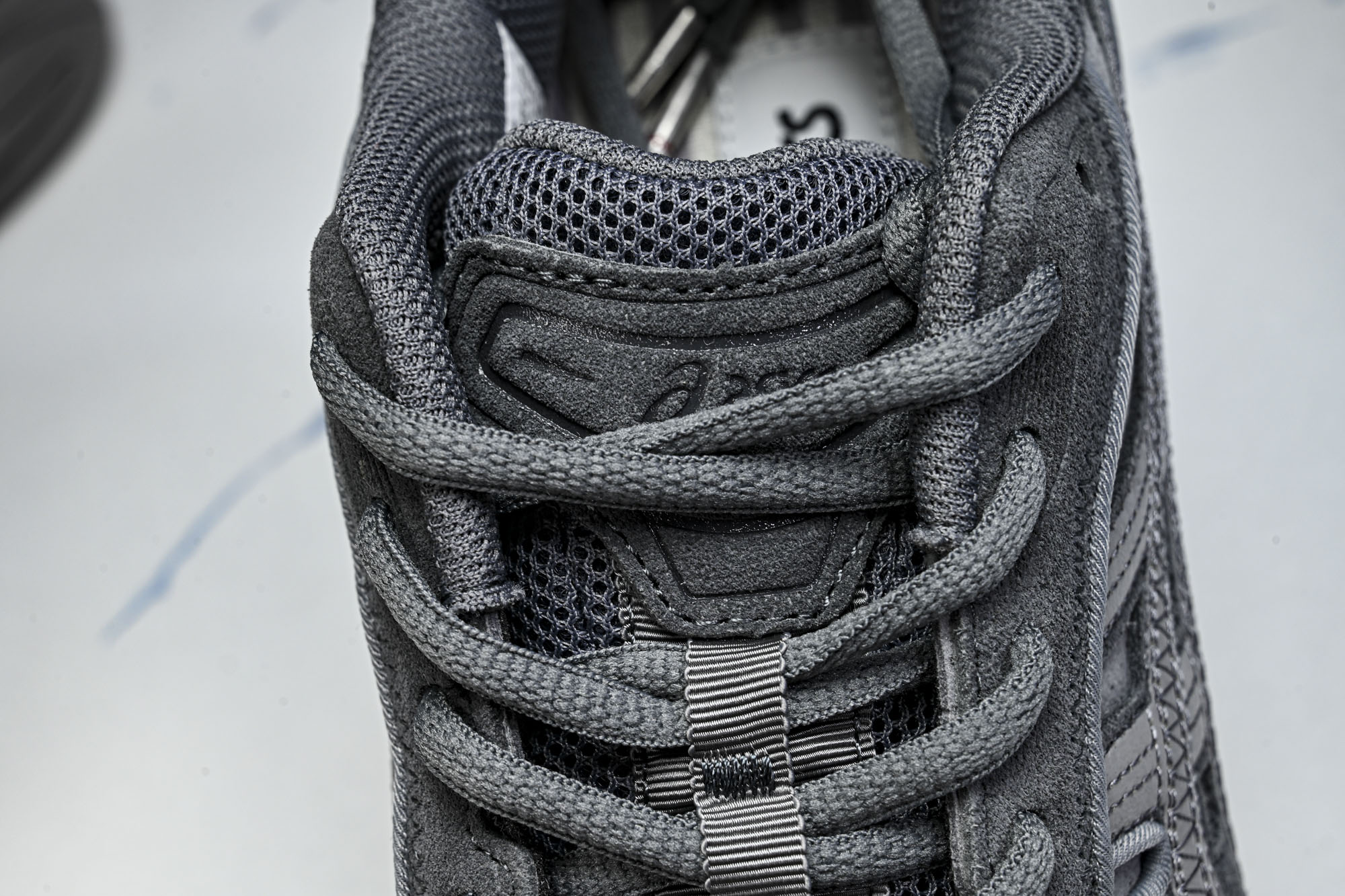 Thom Browne x Asics Gel-Kayano 14 联名款 亚瑟士运动休闲透气专业跑鞋 1203B110 Thom Browne x Asics Gel-Kayano 14 联名款 亚瑟士运动休闲透气专业跑鞋 1203B110