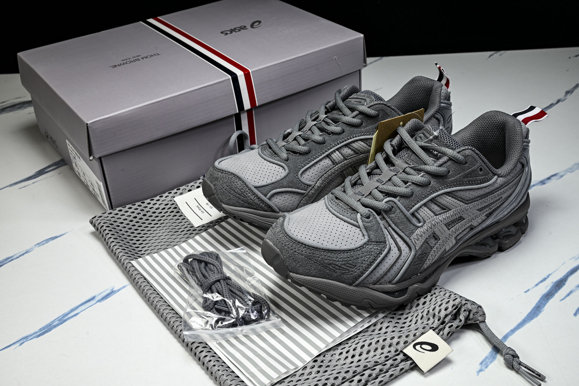 Thom Browne x Asics Gel-Kayano 14 联名款 亚瑟士运动休闲透气专业跑鞋 1203B110 Thom Browne x Asics Gel-Kayano 14 联名款 亚瑟士运动休闲透气专业跑鞋 1203B110