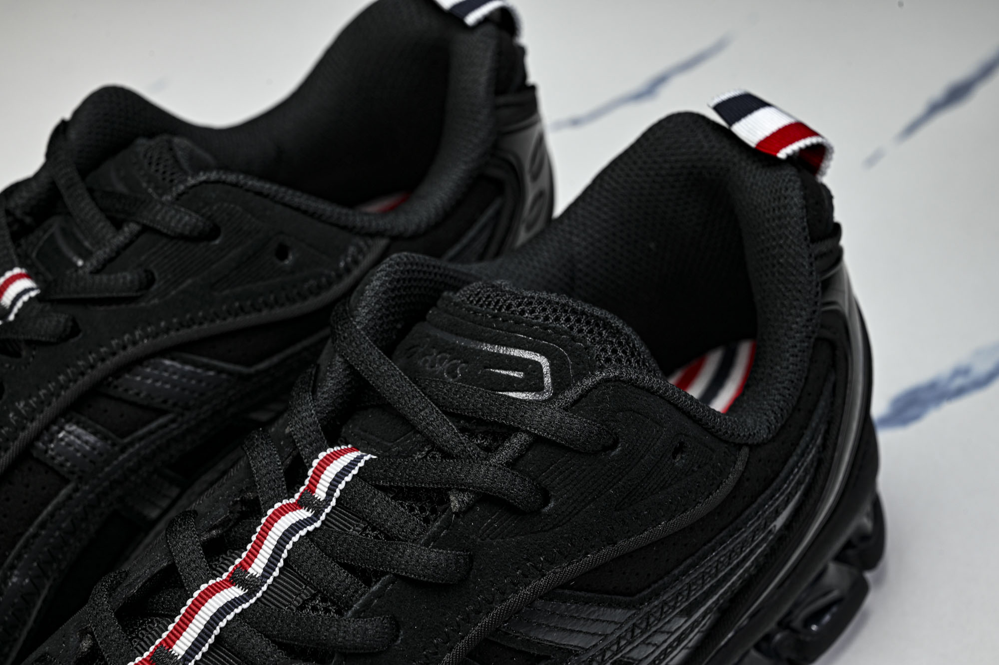 Thom Browne x Asics Gel-Kayano 14 联名款 亚瑟士运动休闲透气专业跑鞋 1203B110 Thom Browne x Asics Gel-Kayano 14 联名款 亚瑟士运动休闲透气专业跑鞋 1203B110