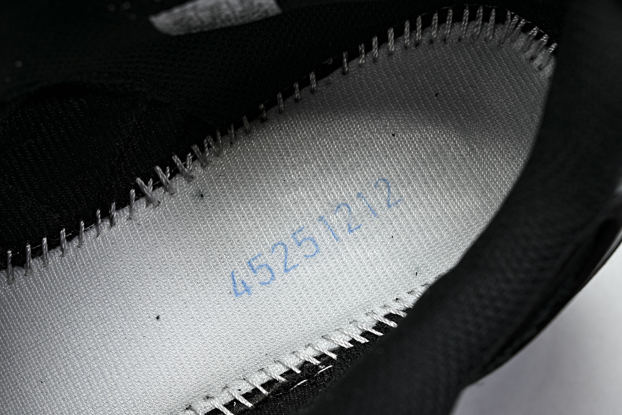 Thom Browne x Asics Gel-Kayano 14 联名款 亚瑟士运动休闲透气专业跑鞋 1203B110 Thom Browne x Asics Gel-Kayano 14 联名款 亚瑟士运动休闲透气专业跑鞋 1203B110