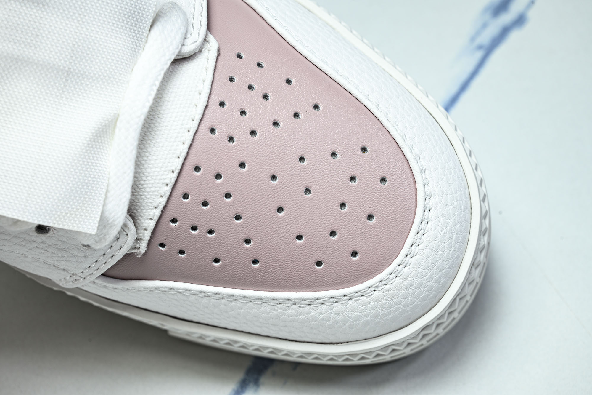 OFF-WHITE Out Of Office 3.0 Court 箭头板鞋 小牛鞋休闲运动鞋 #YZ002 36 37 OFF-WHITE Out Of Office 3.0 Court 箭头板鞋 小牛鞋休闲运动鞋 #YZ002 36 37