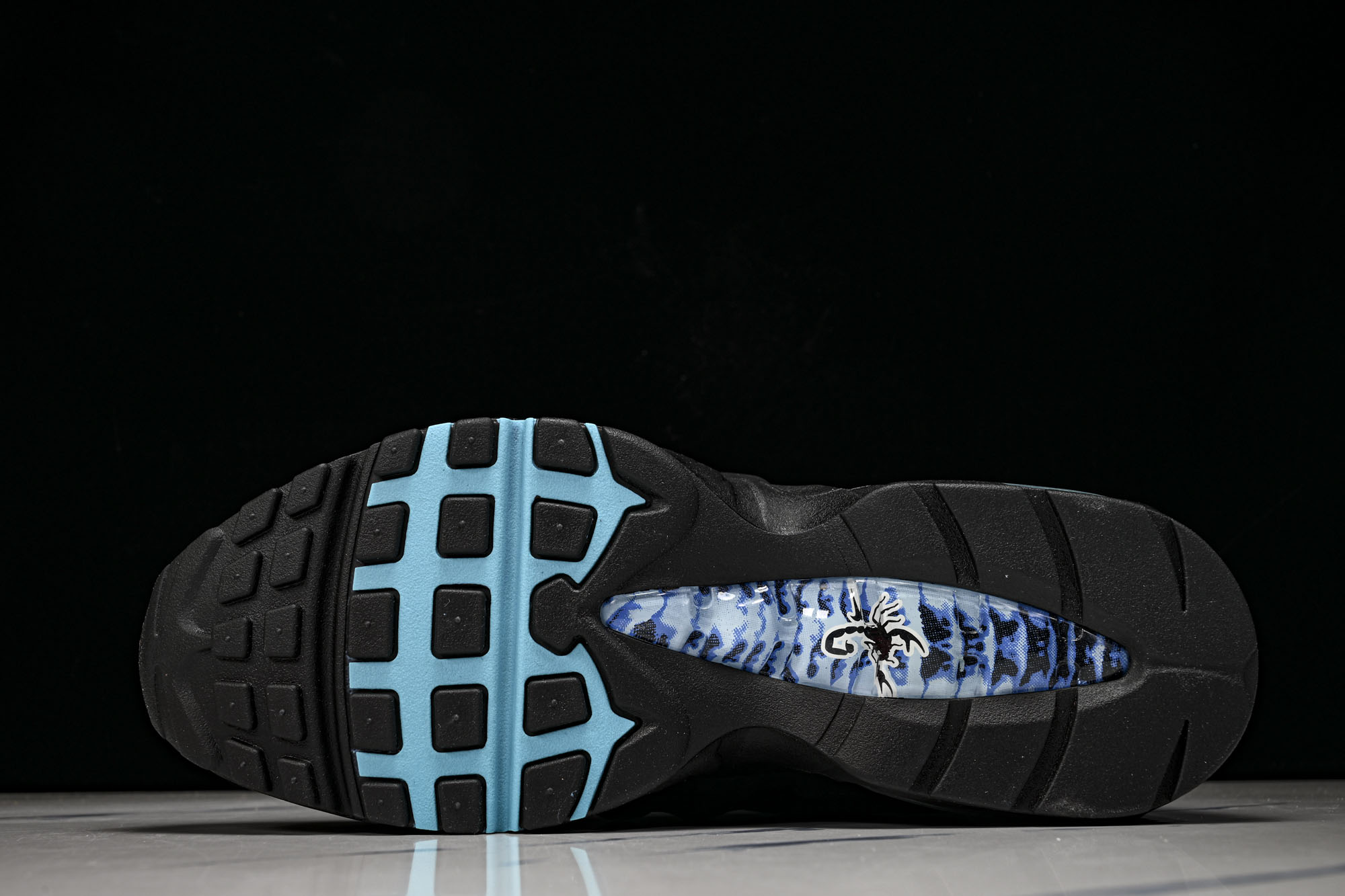 Air Max 95 复古减震气垫跑鞋 IM4691-001 #YZ001-1 ✦开发出自代工厂版师之手 ✦几十年品牌代 Air Max 95 复古减震气垫跑鞋 IM4691-001 #YZ001-1 ✦开发出自代工厂版师之手 ✦几十年品牌代
