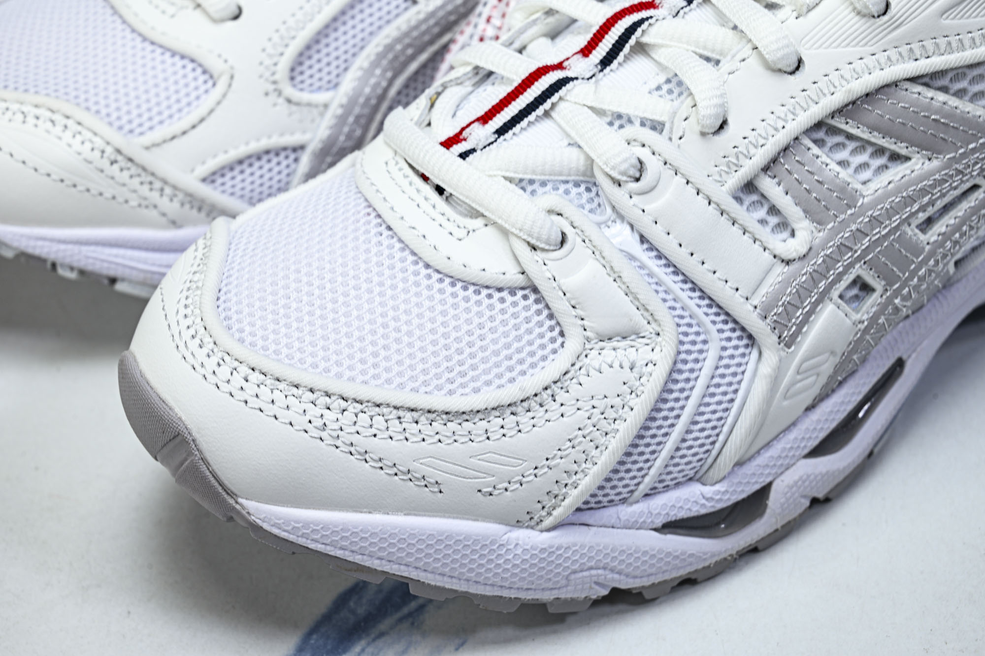 THOM BROWNE X ASICS 联名系列GEL-KAYANO 14男女同款运动休闲鞋1203B291-100 # THOM BROWNE X ASICS 联名系列GEL-KAYANO 14男女同款运动休闲鞋1203B291-100 #
