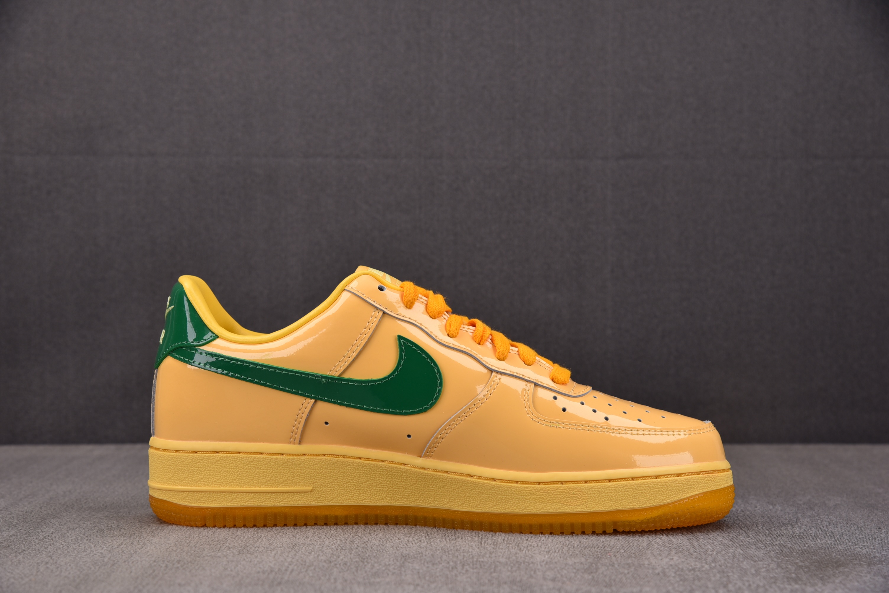 NK Air Force 1 Low Patent Leather Topaz Gold Pine Green 黄绿 I NK Air Force 1 Low Patent Leather Topaz Gold Pine Green 黄绿 I