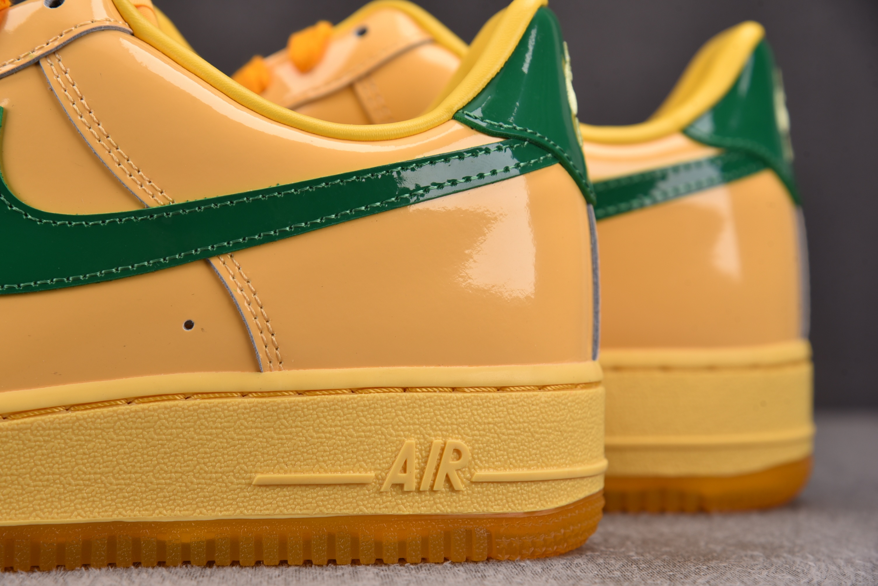 NK Air Force 1 Low Patent Leather Topaz Gold Pine Green 黄绿 I NK Air Force 1 Low Patent Leather Topaz Gold Pine Green 黄绿 I