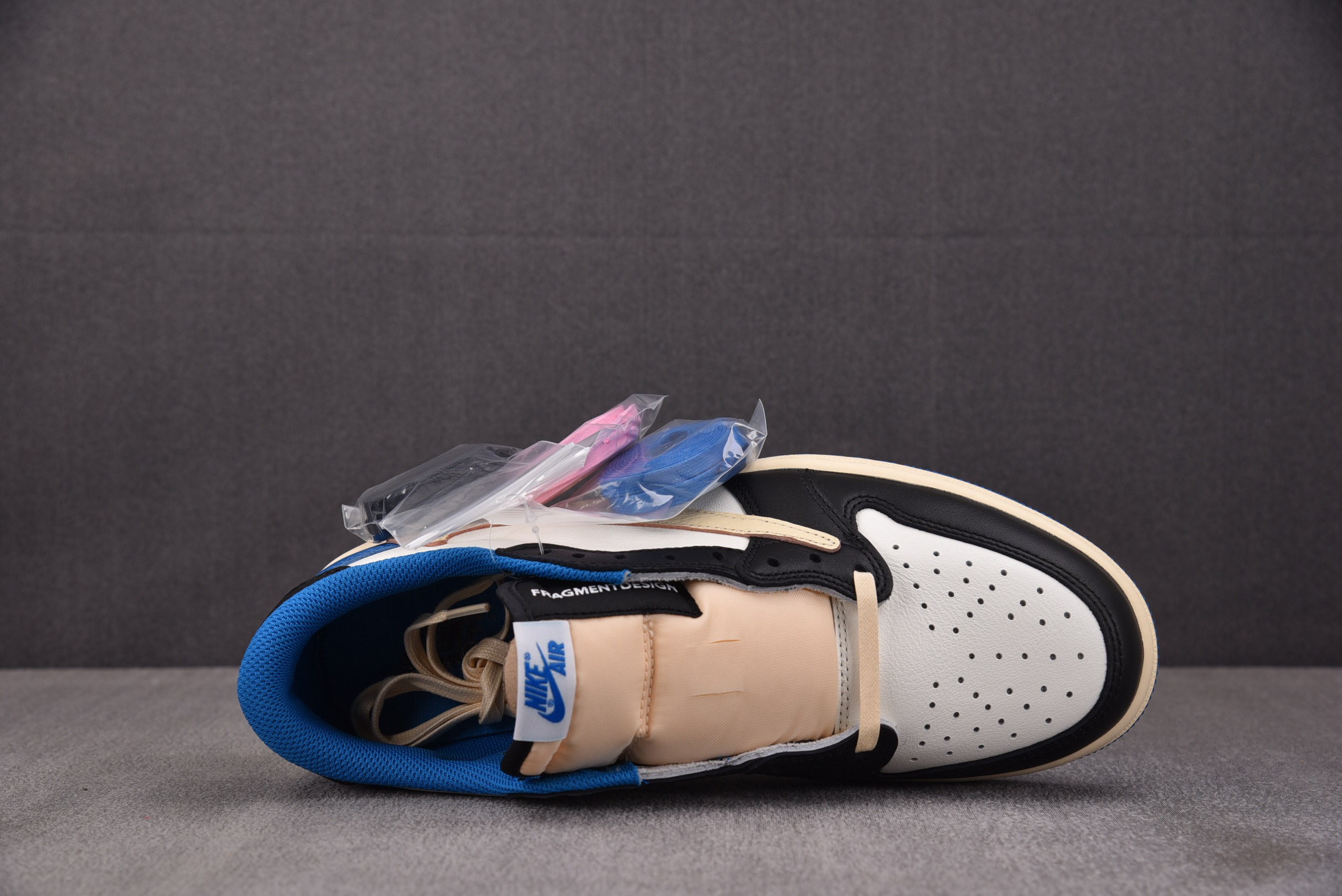 Air Jordan 1 Retro Low OG SP Fragment x Travis Scott 闪电联名 白蓝 Air Jordan 1 Retro Low OG SP Fragment x Travis Scott 闪电联名 白蓝
