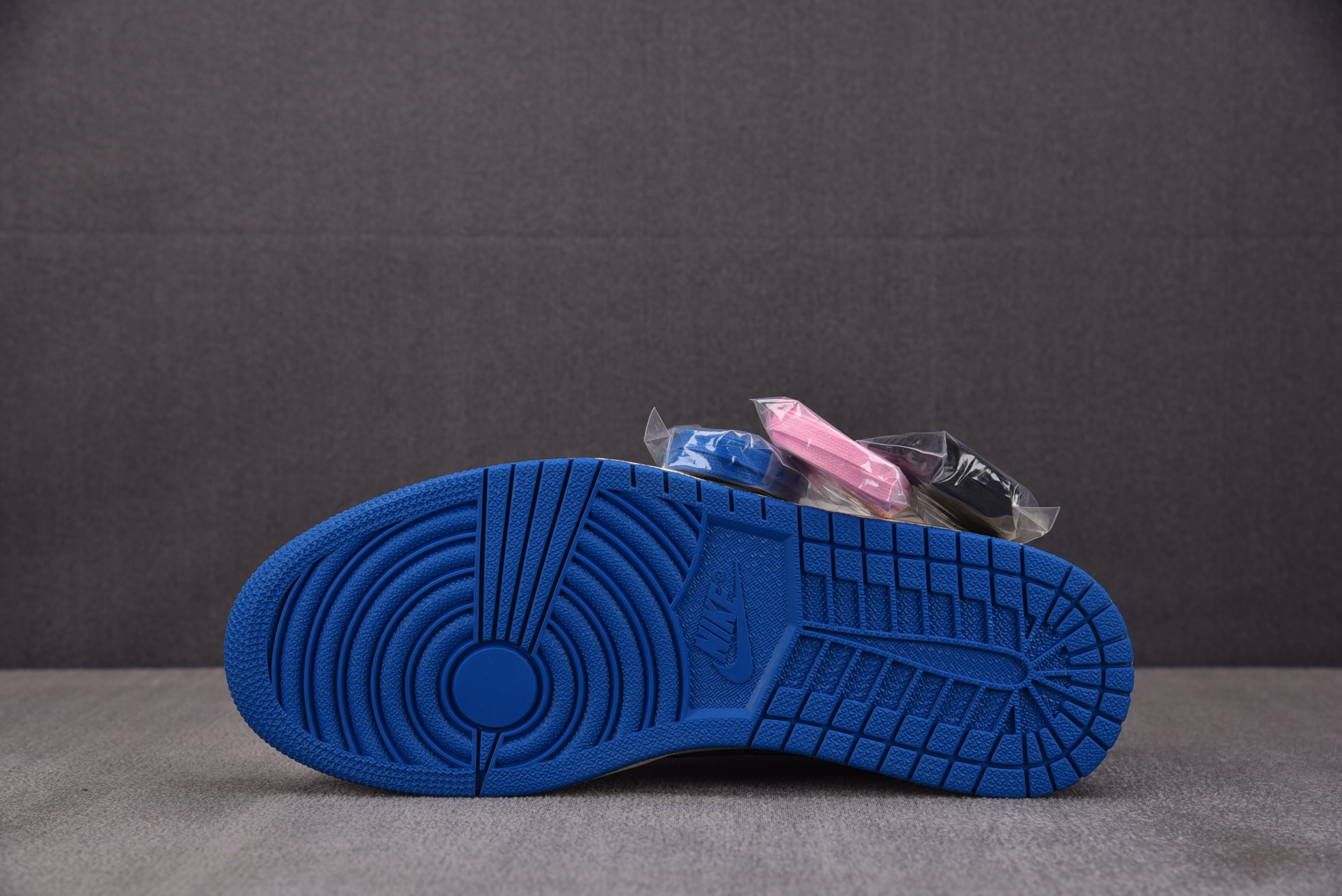 Air Jordan 1 Retro Low OG SP Fragment x Travis Scott 闪电联名 白蓝 Air Jordan 1 Retro Low OG SP Fragment x Travis Scott 闪电联名 白蓝