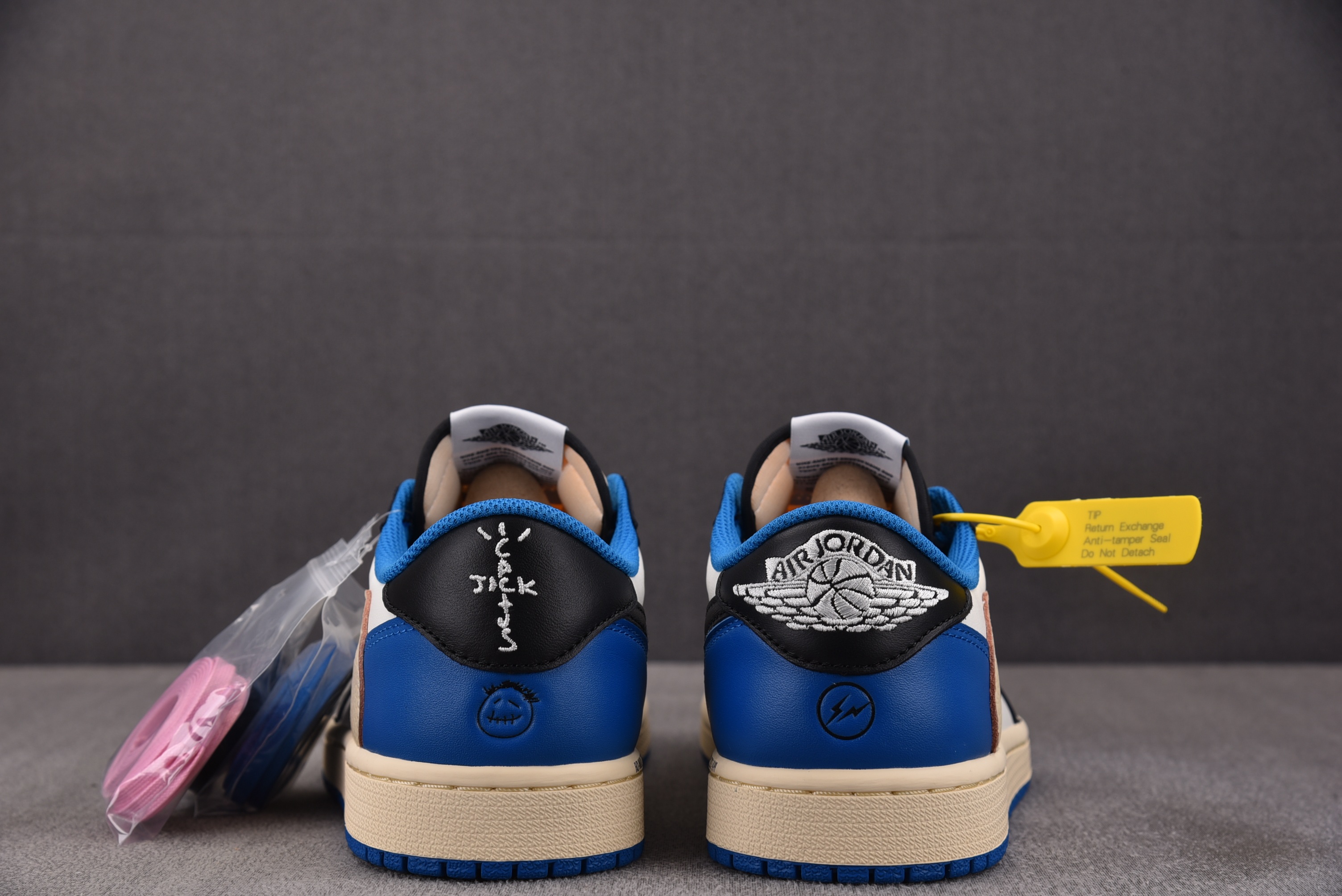 Air Jordan 1 Retro Low OG SP Fragment x Travis Scott 闪电联名 白蓝 Air Jordan 1 Retro Low OG SP Fragment x Travis Scott 闪电联名 白蓝