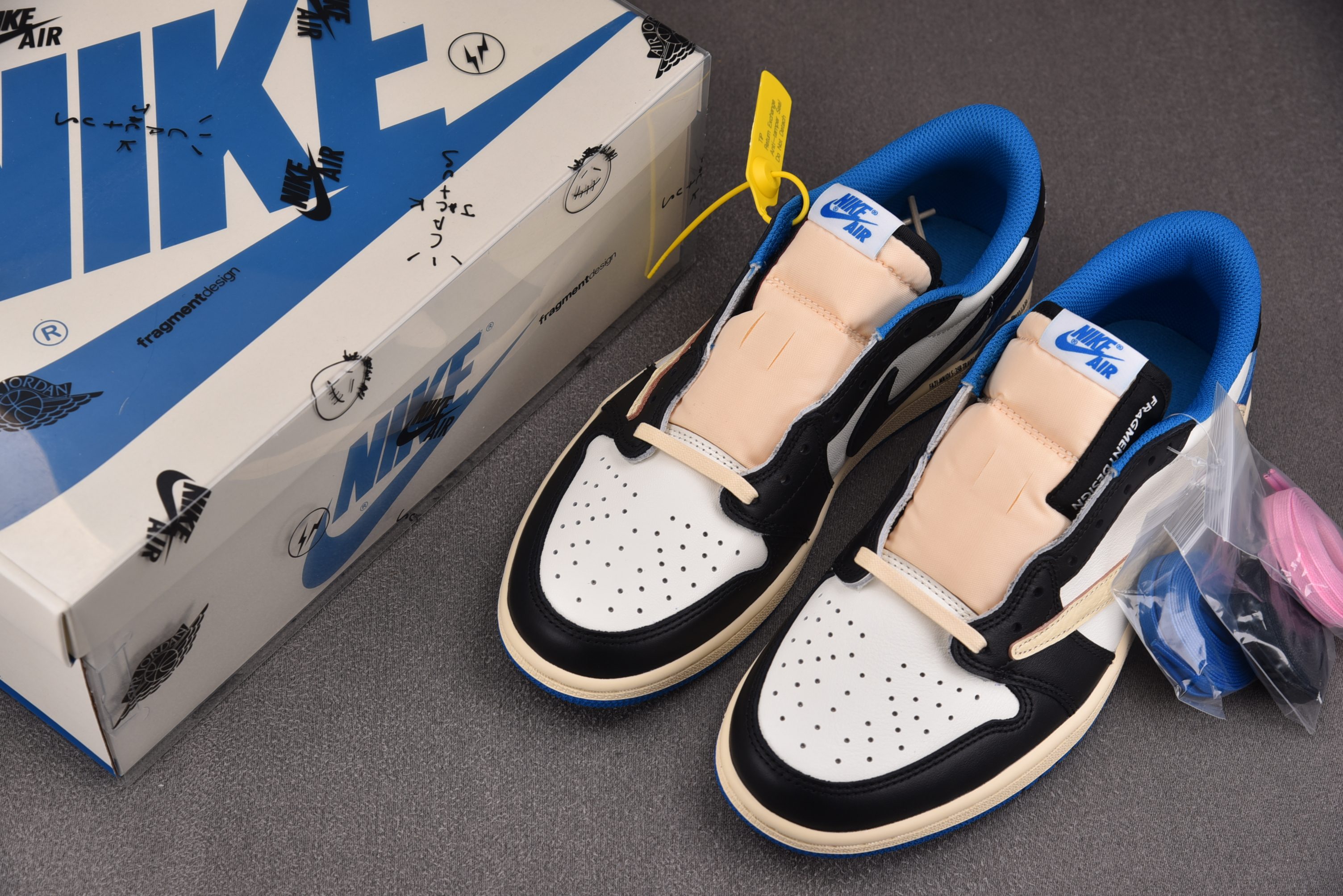 Air Jordan 1 Retro Low OG SP Fragment x Travis Scott 闪电联名 白蓝 Air Jordan 1 Retro Low OG SP Fragment x Travis Scott 闪电联名 白蓝