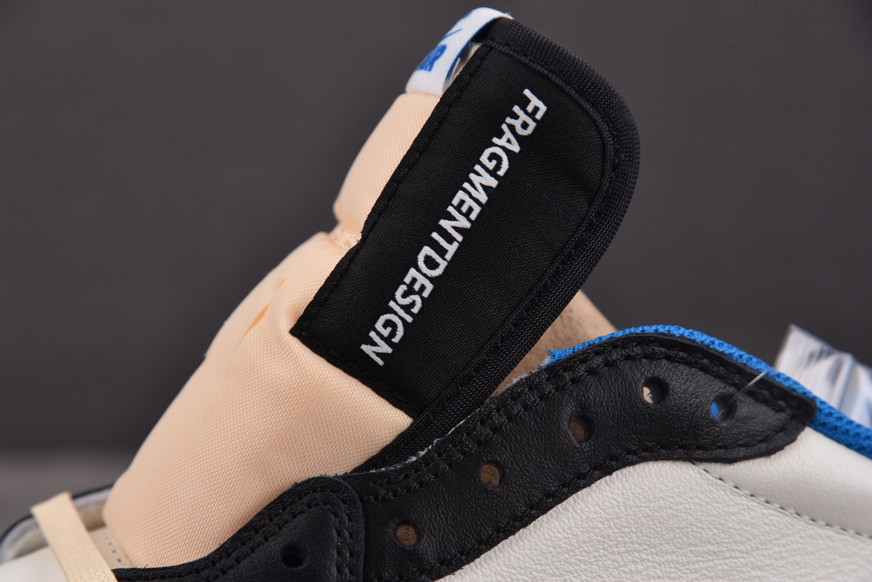 Air Jordan 1 Retro Low OG SP Fragment x Travis Scott 闪电联名 白蓝 Air Jordan 1 Retro Low OG SP Fragment x Travis Scott 闪电联名 白蓝
