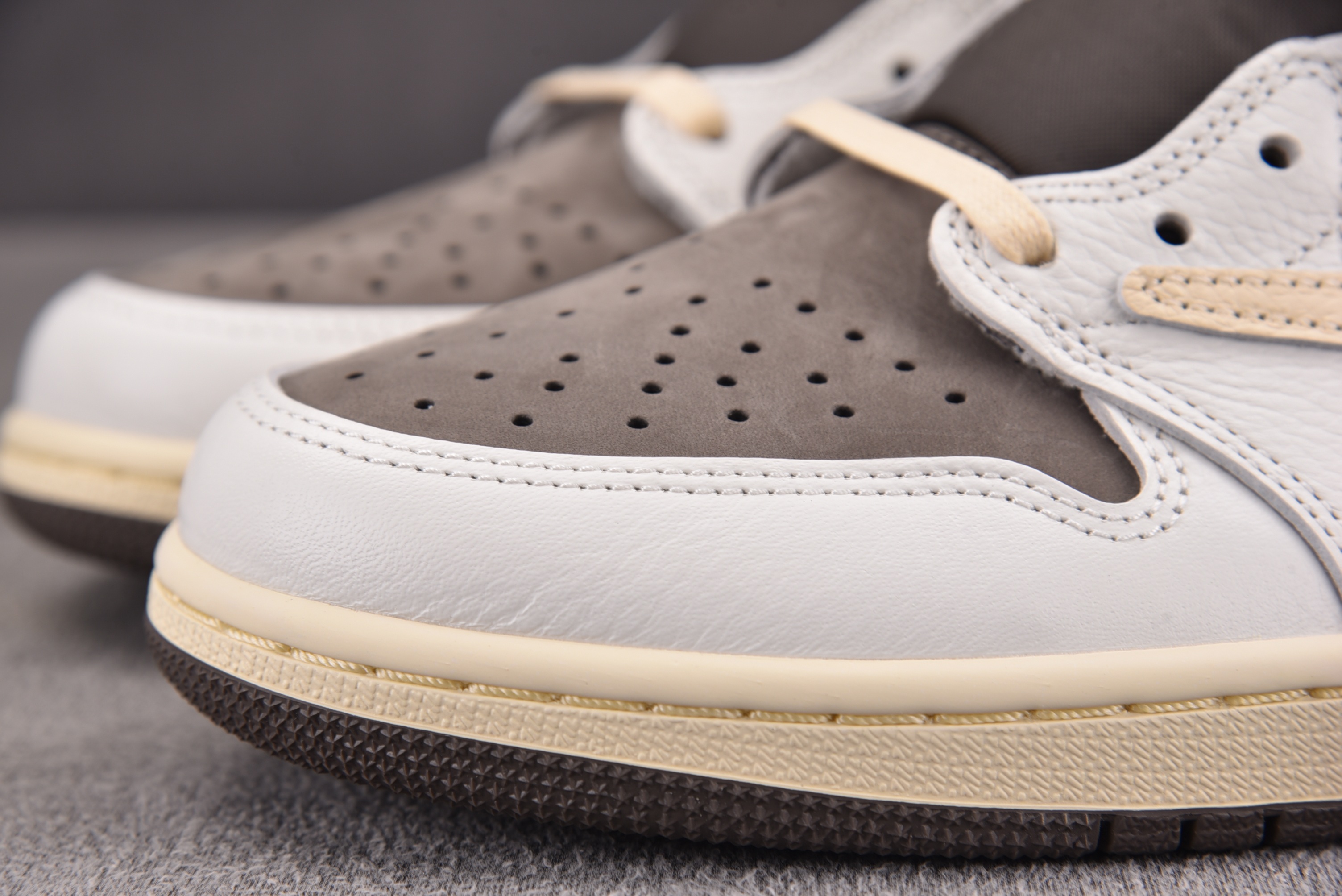 Air Jordan 1 Retro Low OG SP Travis Scott Reverse Mocha 白棕摩卡 Air Jordan 1 Retro Low OG SP Travis Scott Reverse Mocha 白棕摩卡