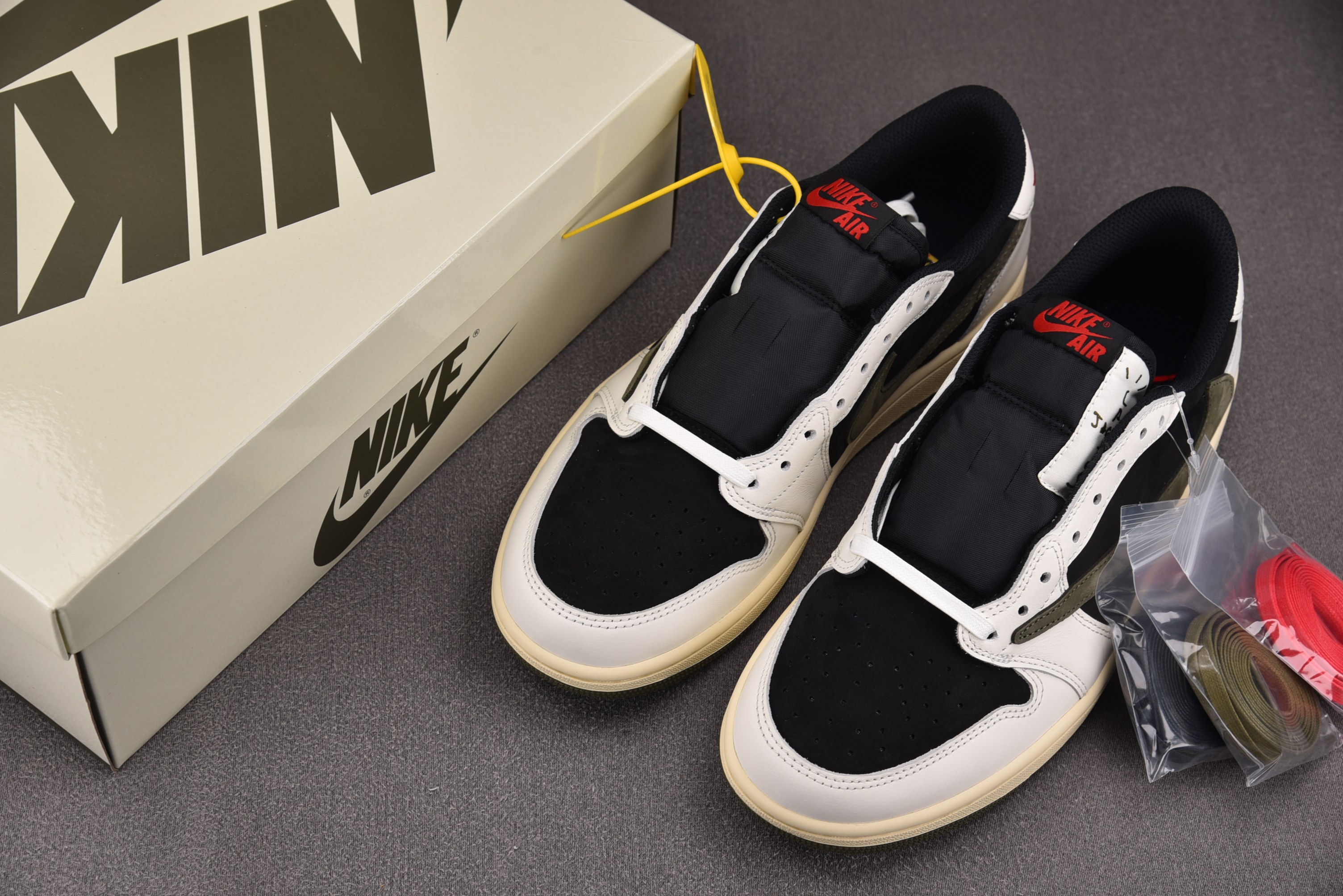 WMNS Air Jordan 1 Retro Low OG SP Travis Scott Olive 绿橄榄 DZ4