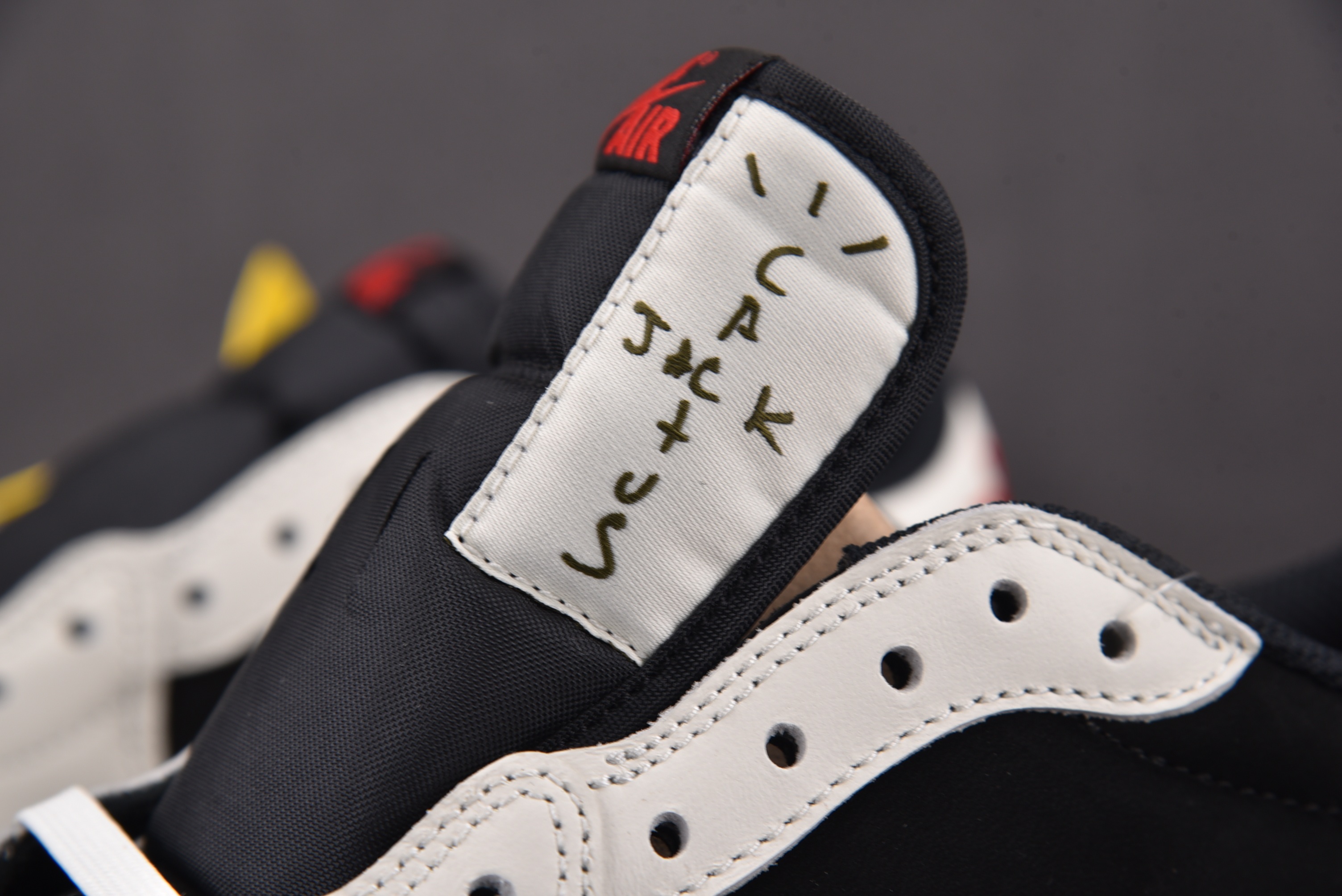WMNS Air Jordan 1 Retro Low OG SP Travis Scott Olive 绿橄榄 DZ4