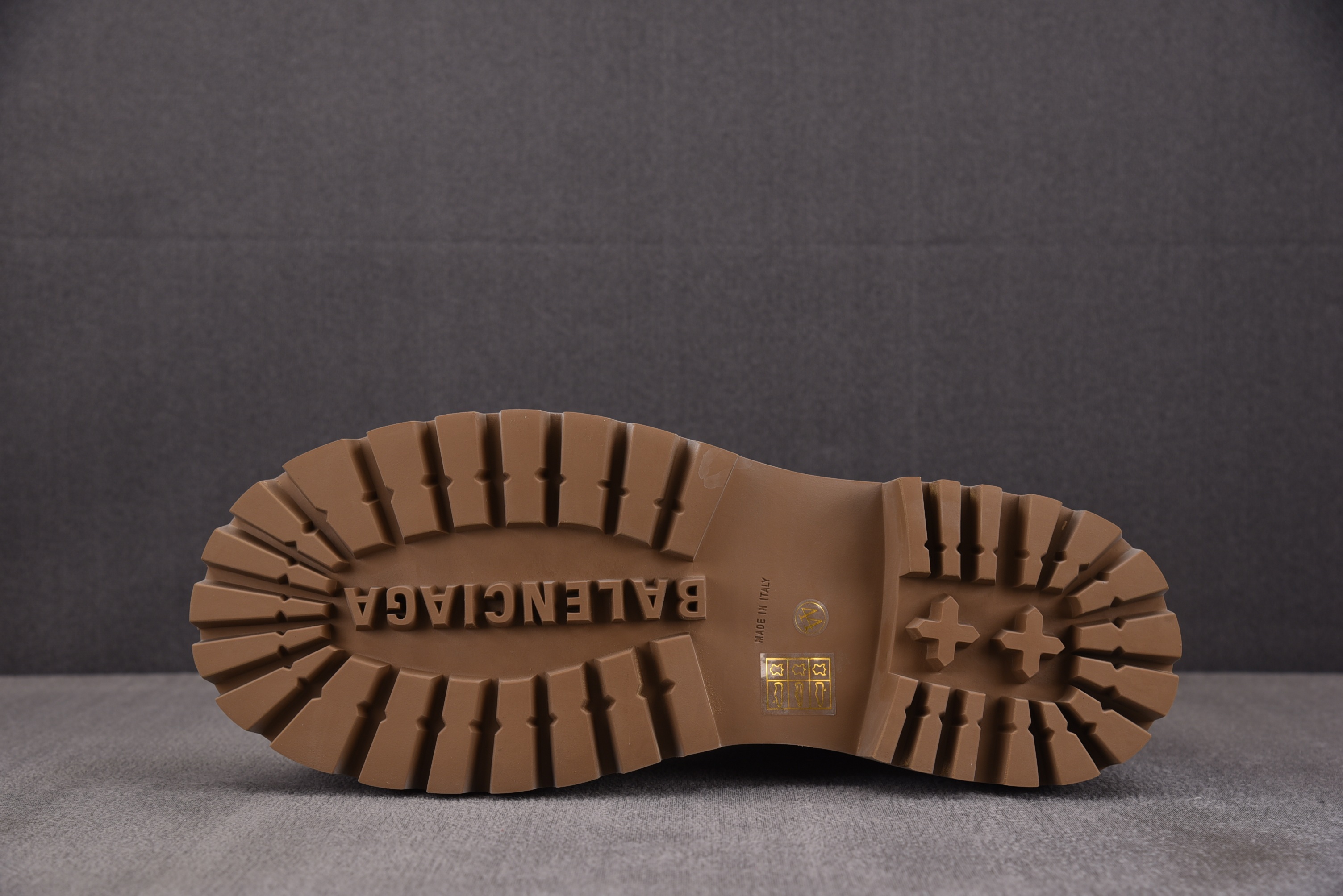Balenciaga Combat Strike 2cm 棕色 #YZ011-1 39-45(偏大一码)
