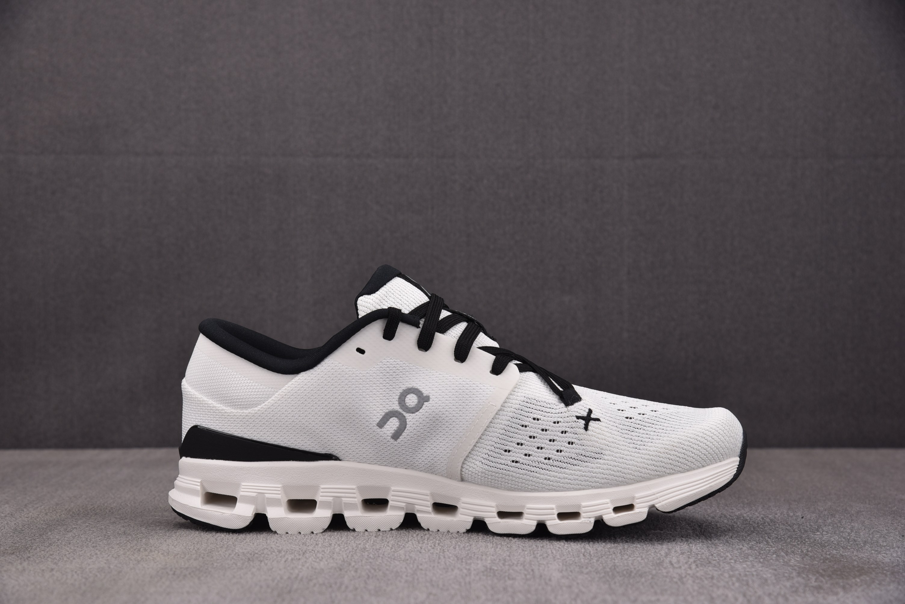 On Running Cloud X 4 Ivory Black 白黑 3ME #YZ002-T 36-45