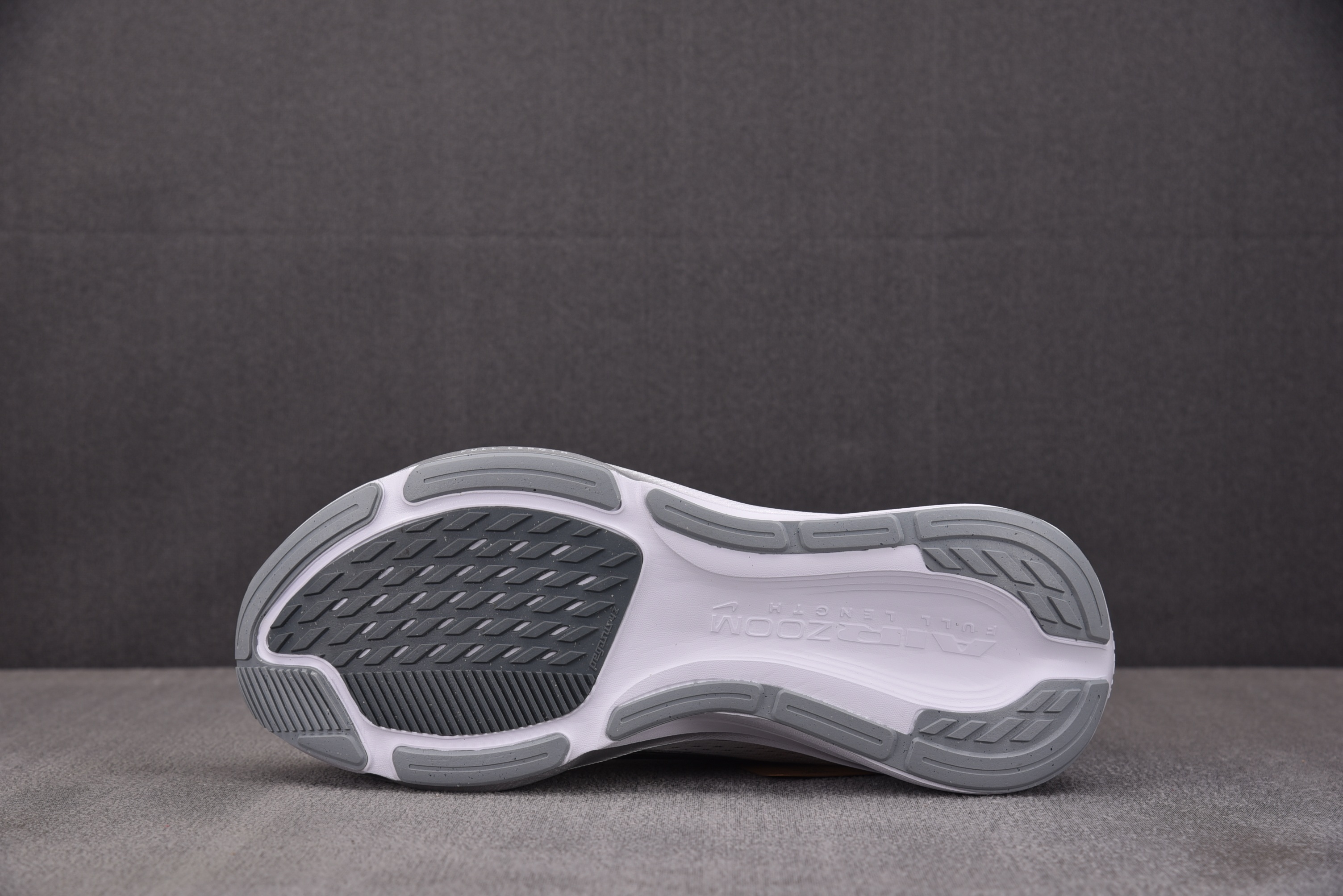 NK Air Zoom Pegasus 42 White Metallic Silver (Women's) 白色 IB NK Air Zoom Pegasus 42 White Metallic Silver (Women's) 白色 IB