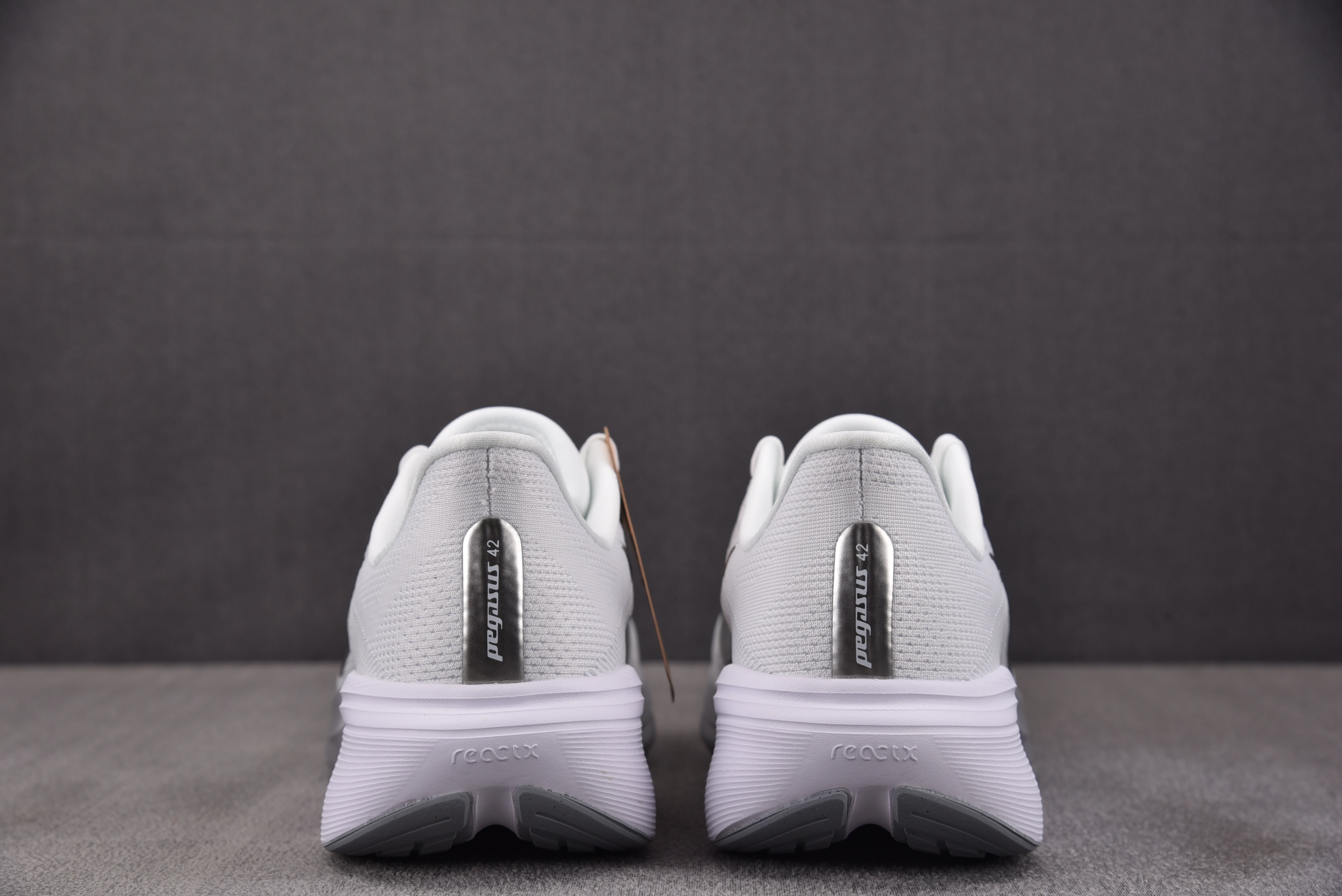 NK Air Zoom Pegasus 42 White Metallic Silver (Women's) 白色 IB NK Air Zoom Pegasus 42 White Metallic Silver (Women's) 白色 IB