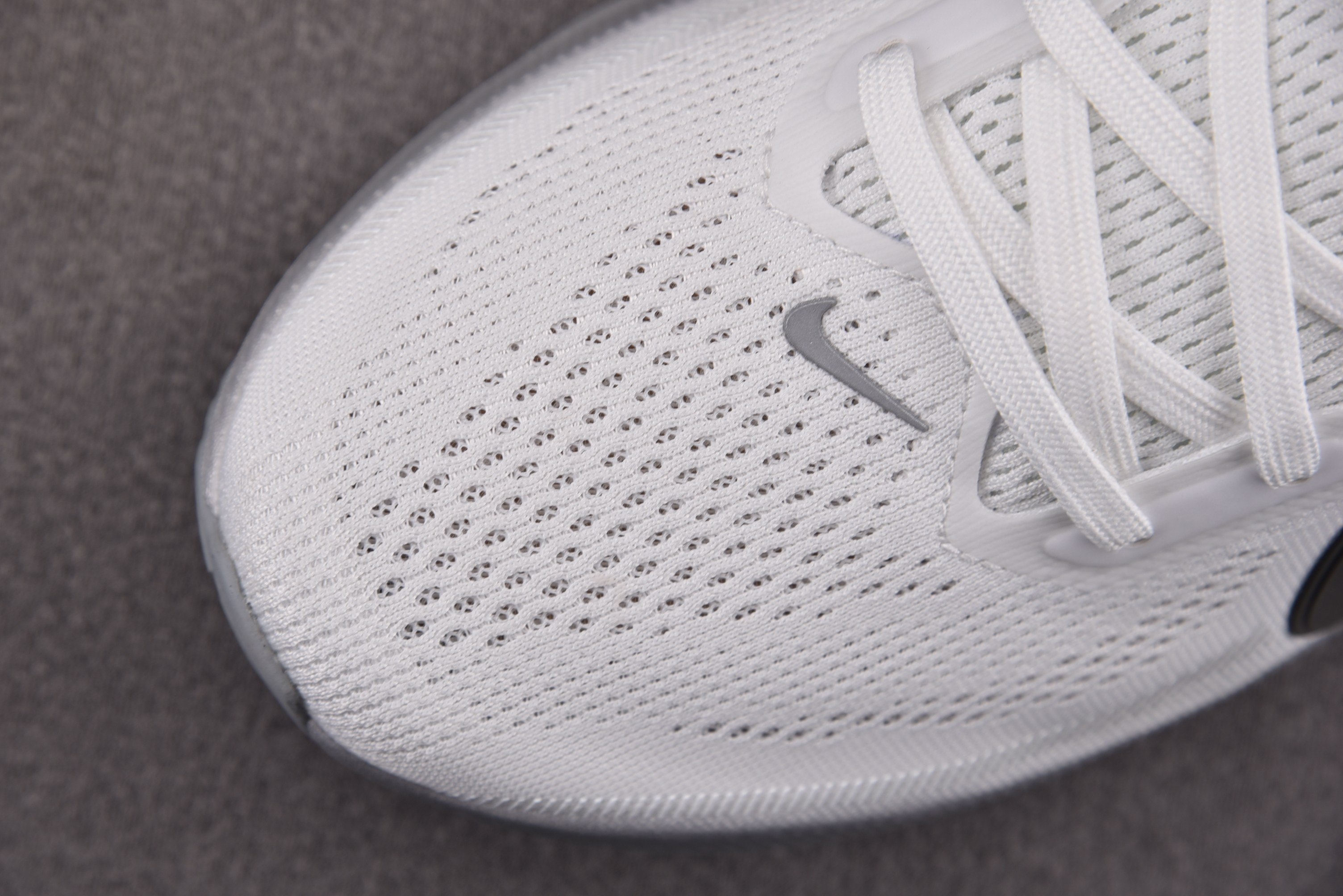 NK Air Zoom Pegasus 42 White Metallic Silver (Women's) 白色 IB NK Air Zoom Pegasus 42 White Metallic Silver (Women's) 白色 IB