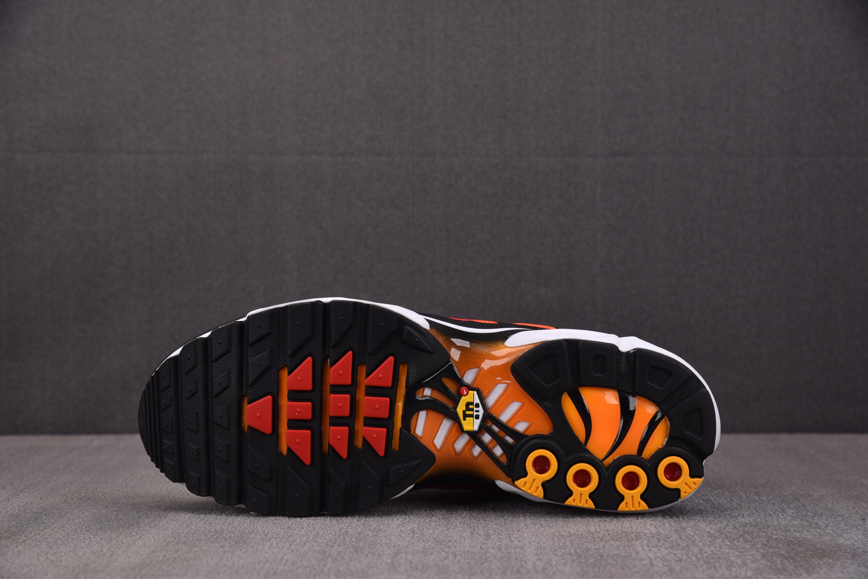 NK Air Max Plus Sunset 日落黄 HF0552-001 #YZ001-3 40.5-48.5