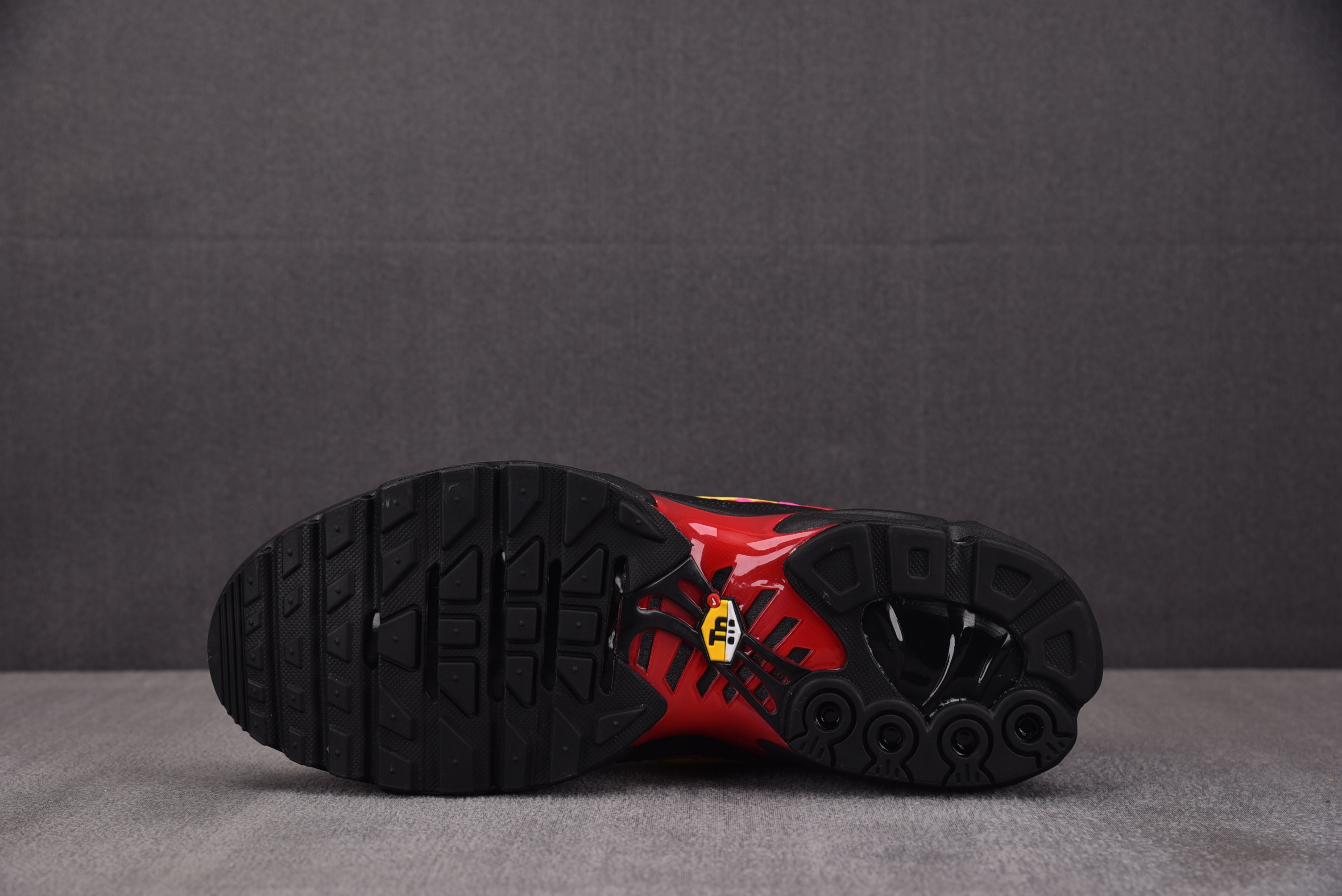 NK Air Max Plus Supreme University Red 红黑 DA1472-600 #YZ001-