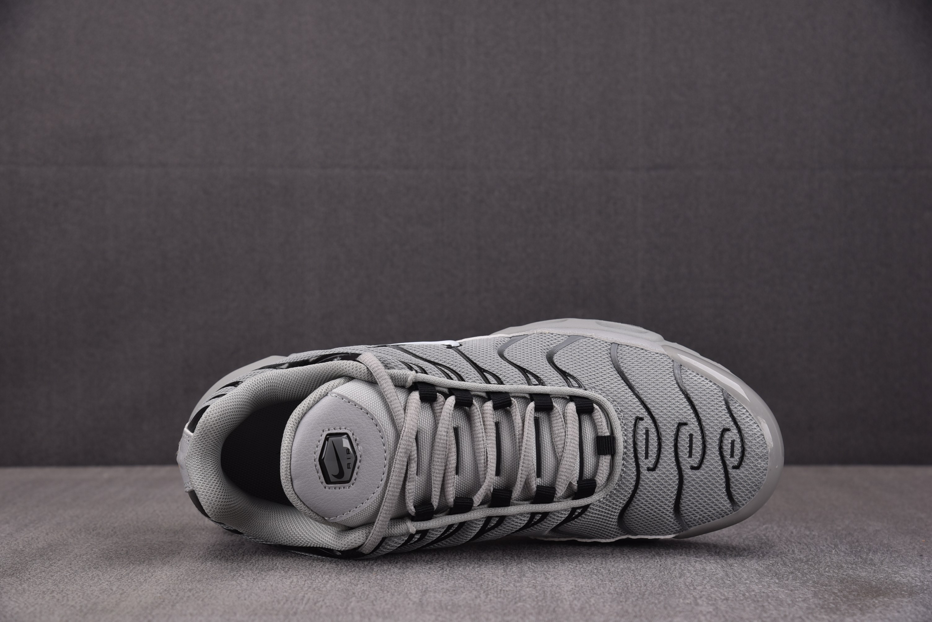 NK Air Max Plus Wolf Grey 灰色 -021 #YZ001-3 40.5-48.5