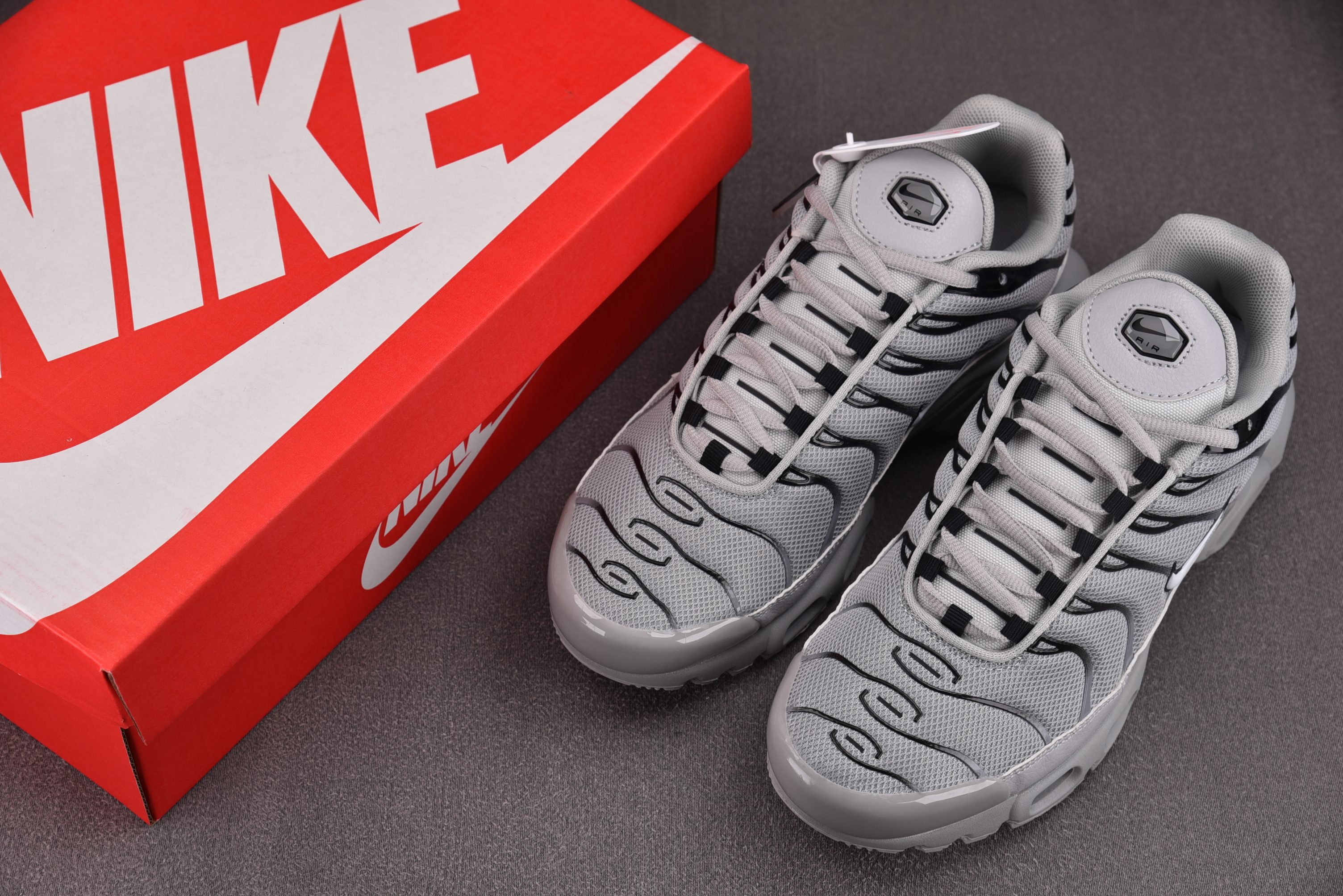 NK Air Max Plus Wolf Grey 灰色 -021 #YZ001-3 40.5-48.5