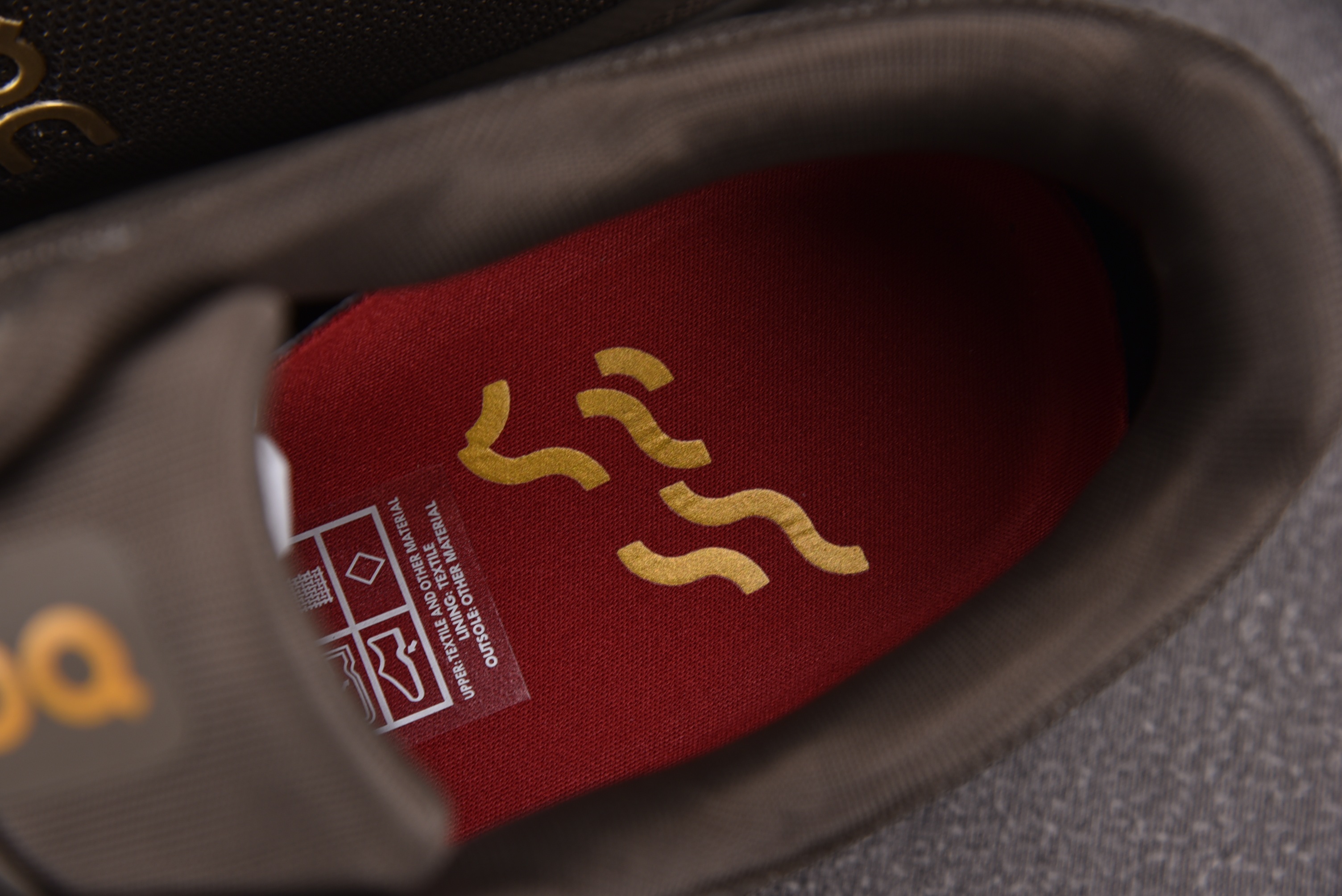 On Cloud 6 CNY 马年限定 卡其棕 3MG #YZ002-T 36-46