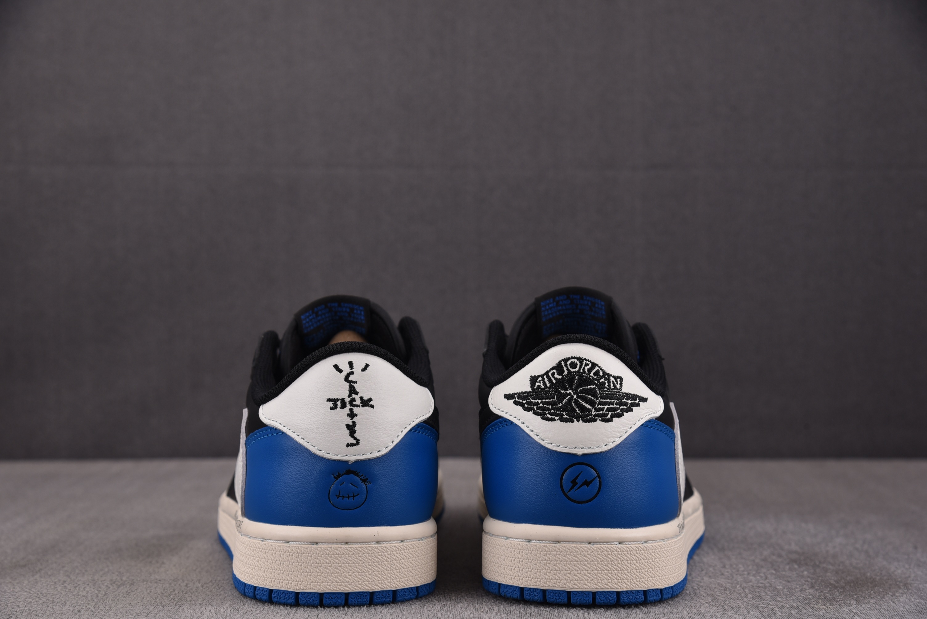 Air Jordan 1 Retro Low OG SP Travis Scott 黑蓝白 DM7866-014 #YZ Air Jordan 1 Retro Low OG SP Travis Scott 黑蓝白 DM7866-014 #YZ
