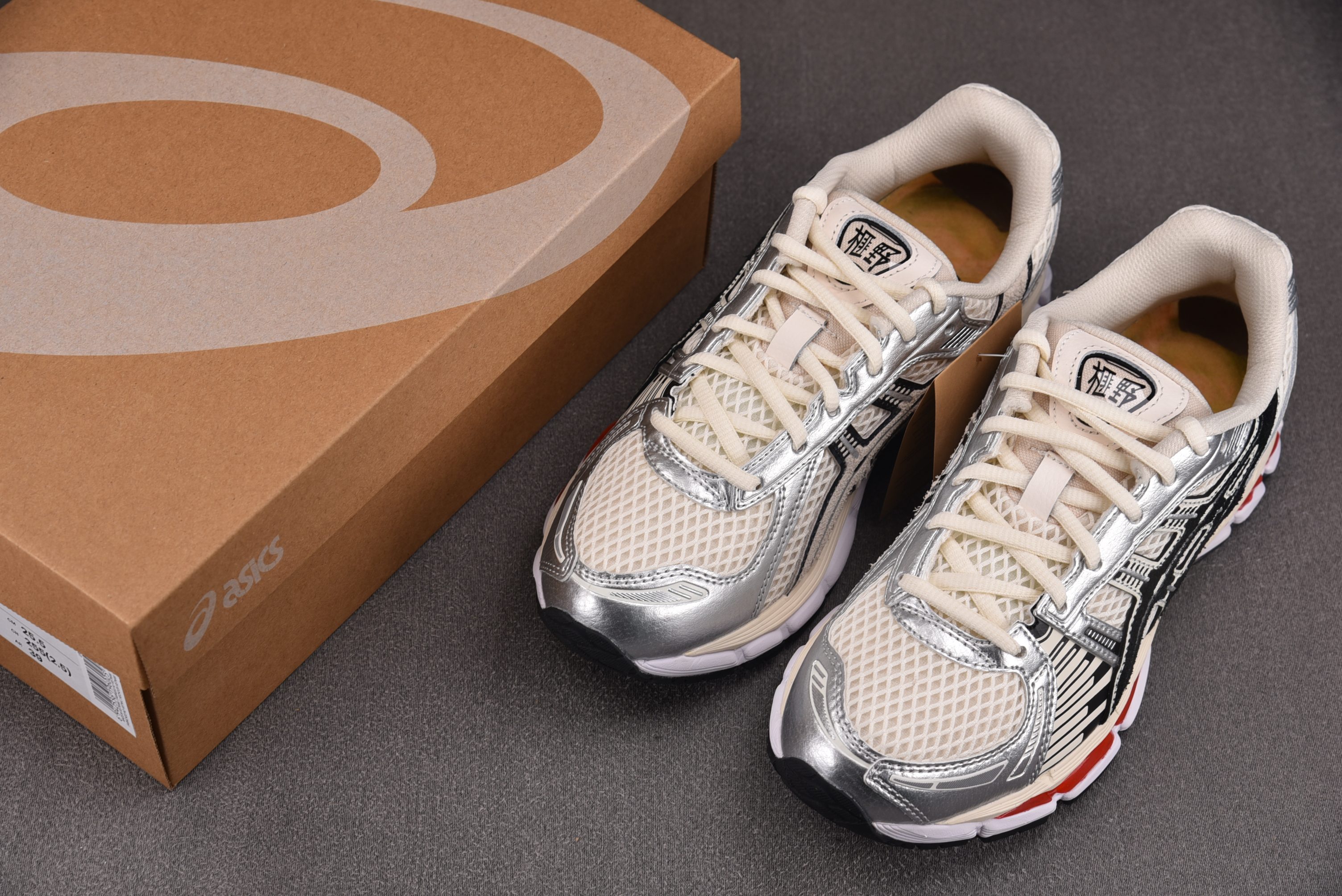 ASICS Gel-Kayano 12.1 Lapstone & Hammer The Spark 白黑红 1203B1 ASICS Gel-Kayano 12.1 Lapstone & Hammer The Spark 白黑红 1203B1