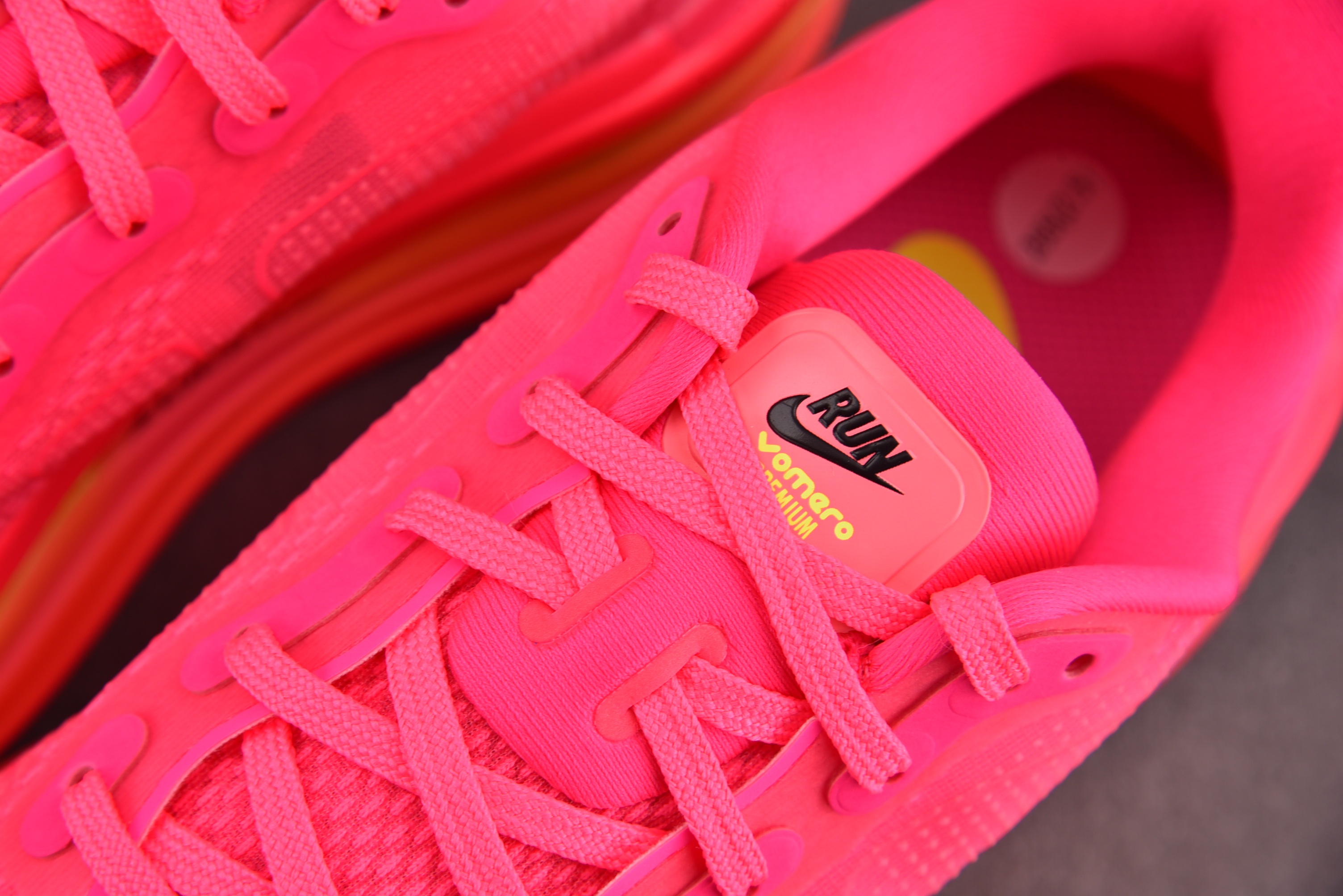 NK Vomero Premium Hyper Pink (Women's) 粉色 HM5973-603 #YZ024-