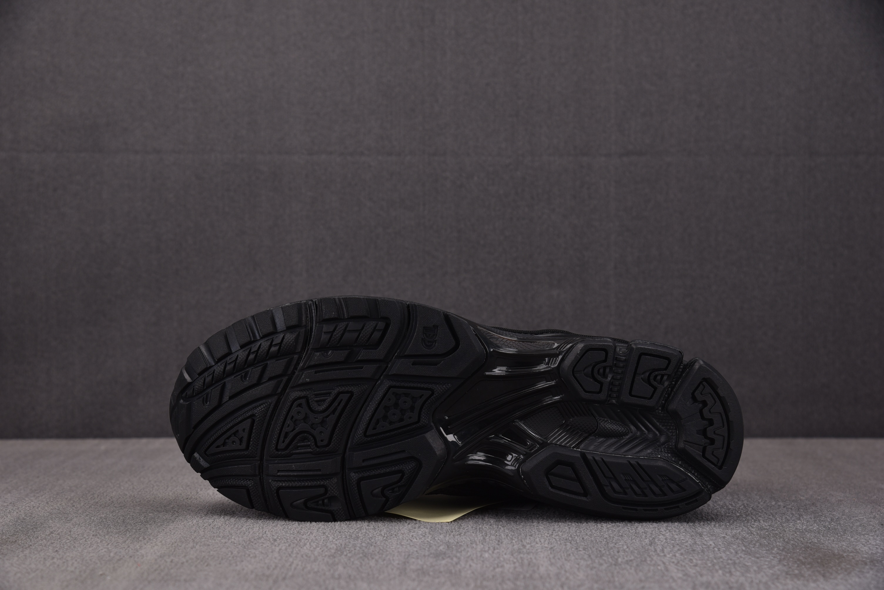 ASICS Gel-Kayano 14 Thom Browne Black 全黑 1203B110-001 #YZ002 ASICS Gel-Kayano 14 Thom Browne Black 全黑 1203B110-001 #YZ002