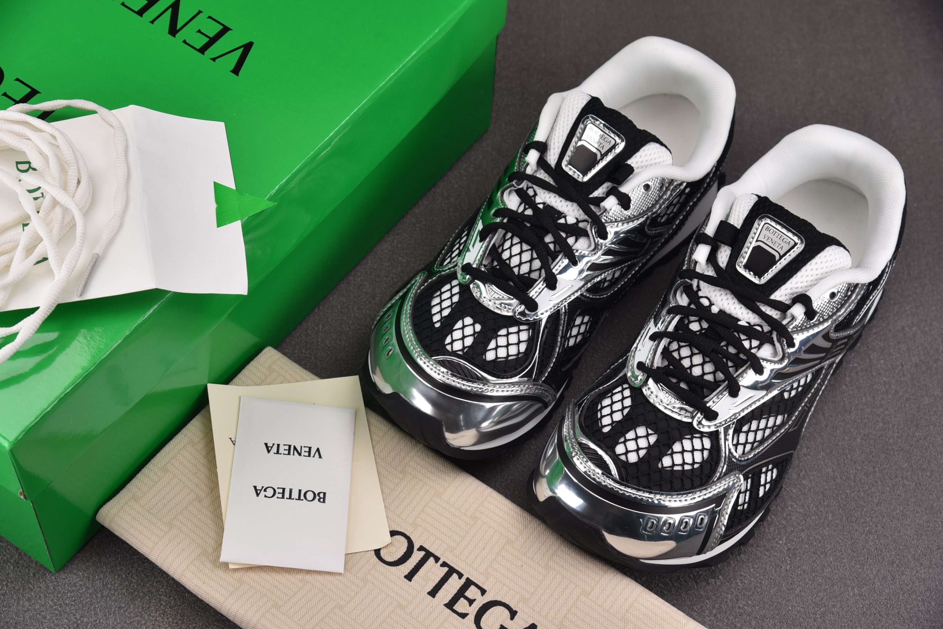 Bottega Veneta 葆蝶家 银黑 #YZ004 35-47