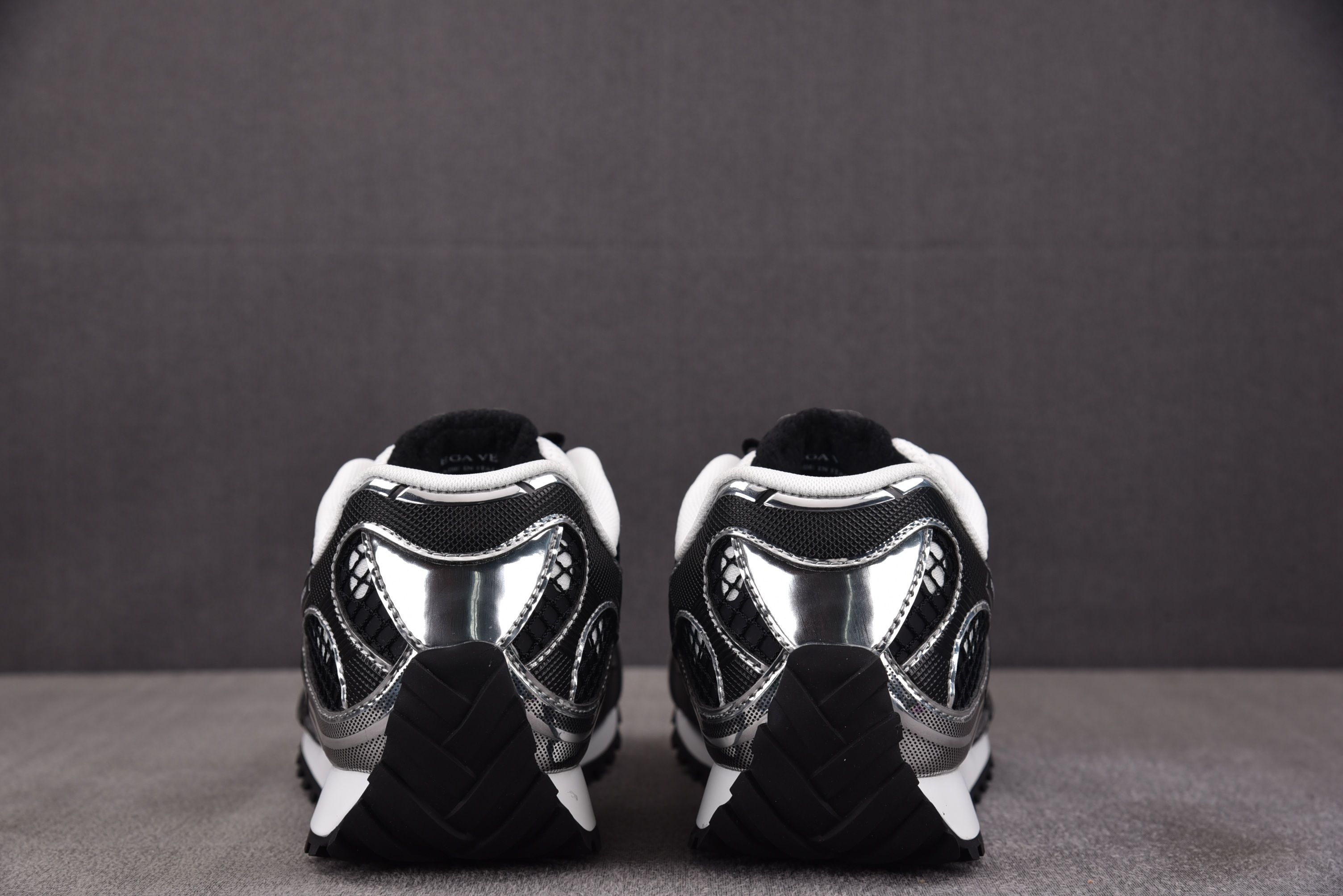 Bottega Veneta 葆蝶家 银黑 #YZ004 35-47