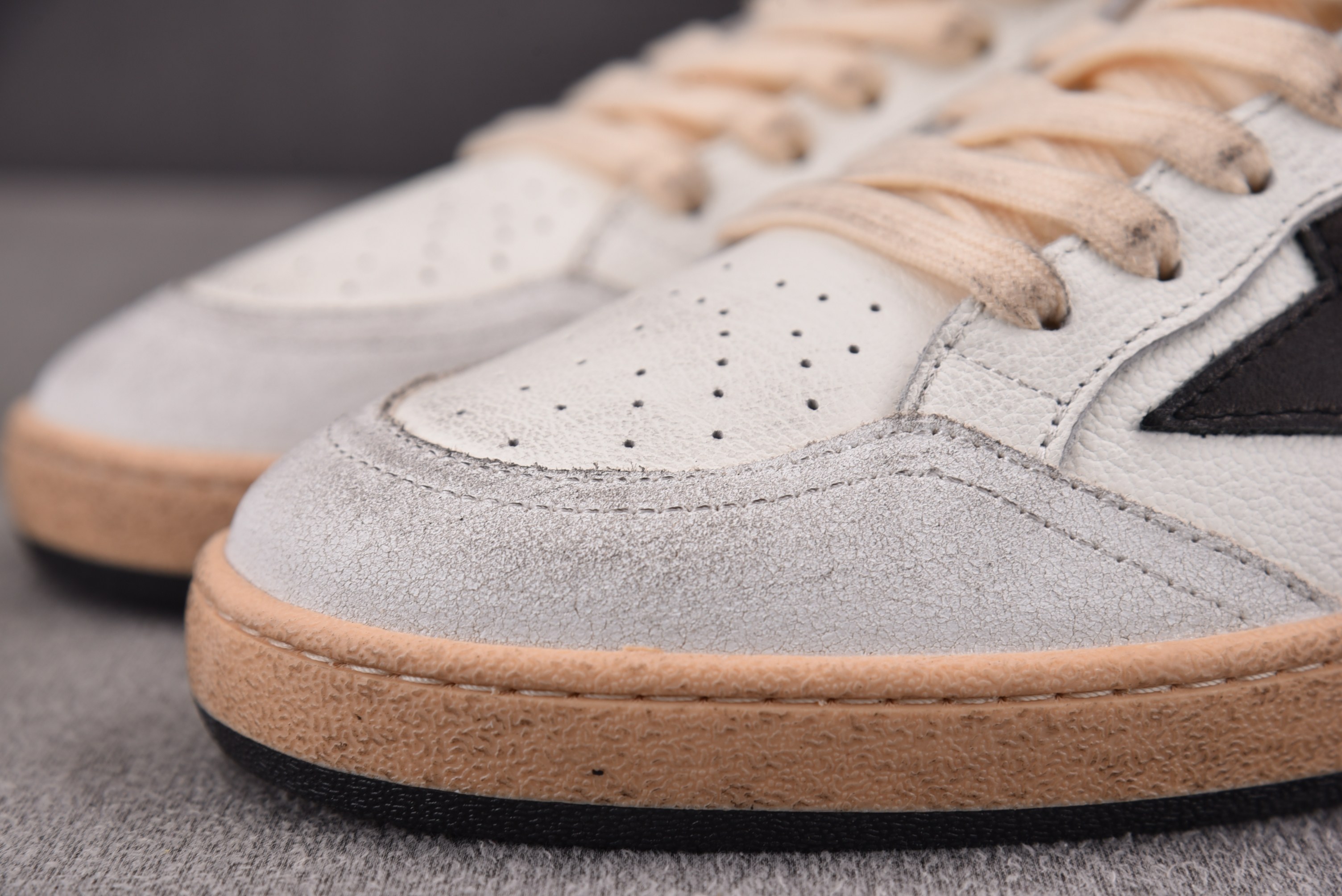 Golden Goose Ball Star 白黑 #YZ022-1 36-46